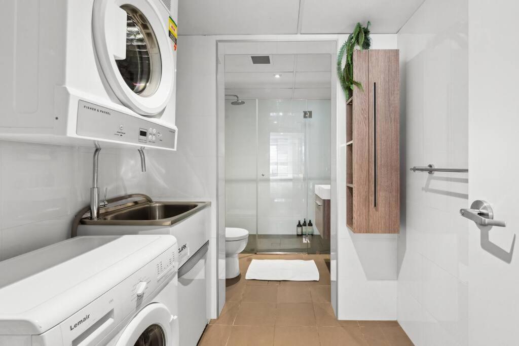 Mini Penthouse by Sydney Dreams photo 5