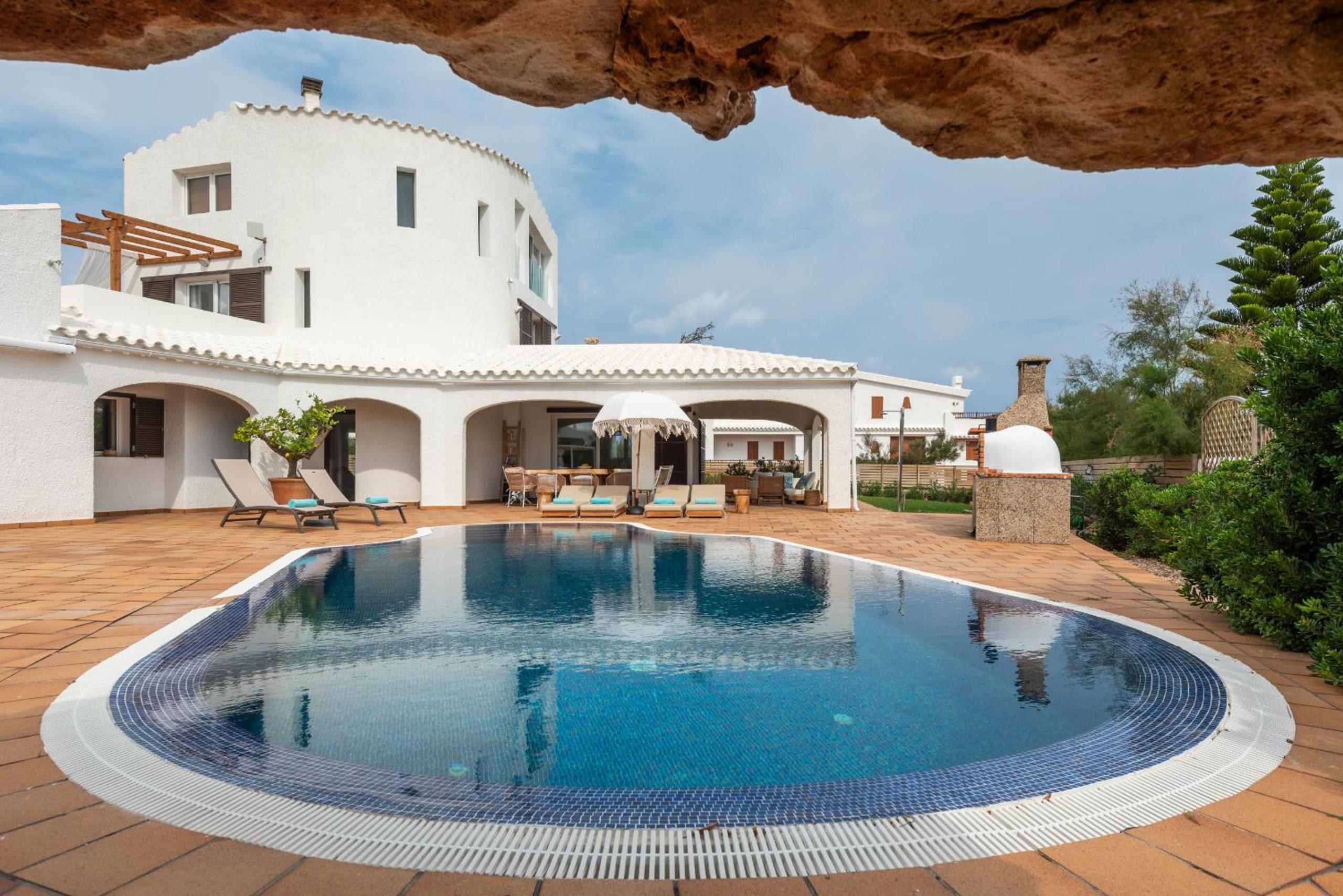 kistine 5 bedroom villa, cala morell view 3