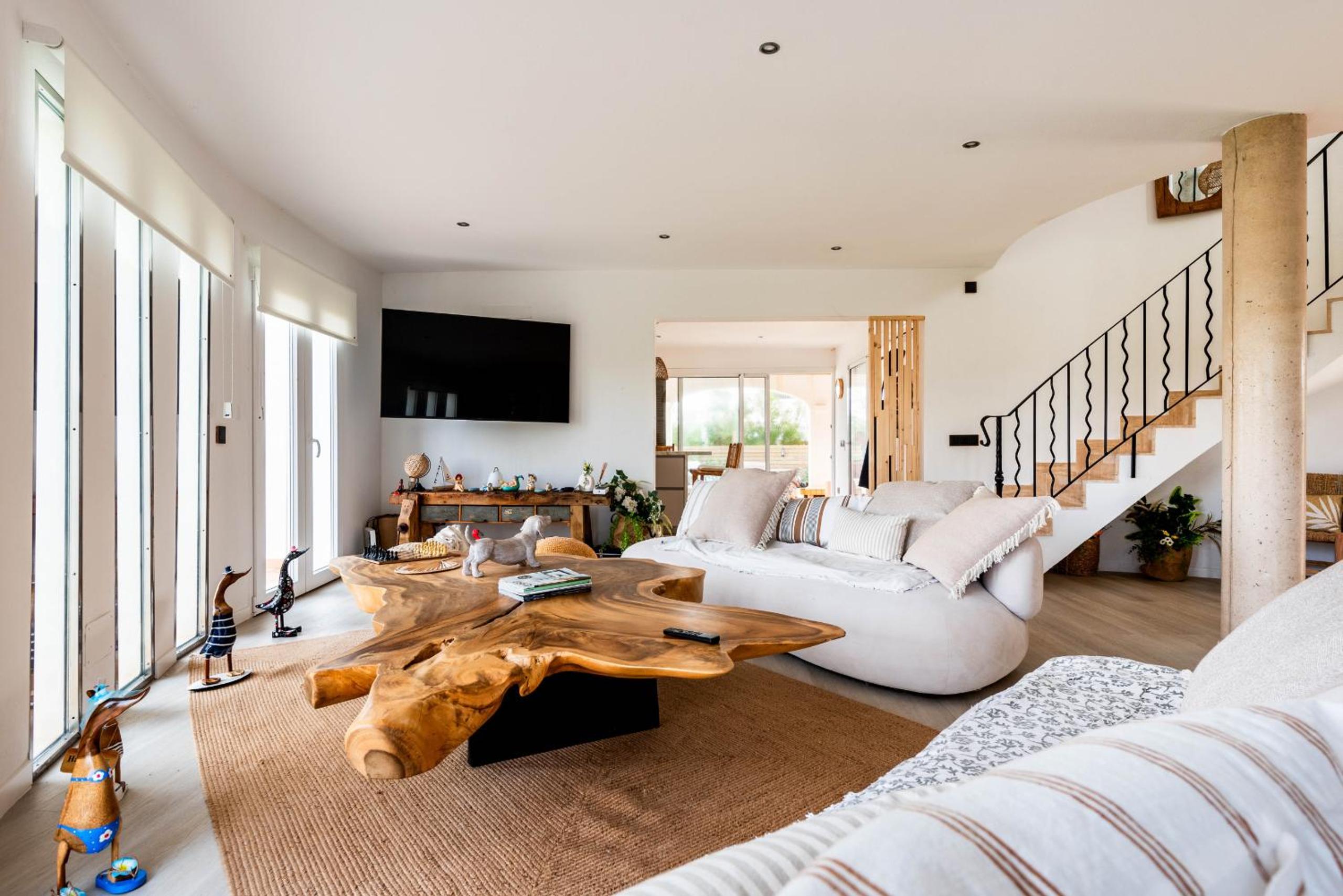 kistine 5 bedroom villa, cala morell view 4