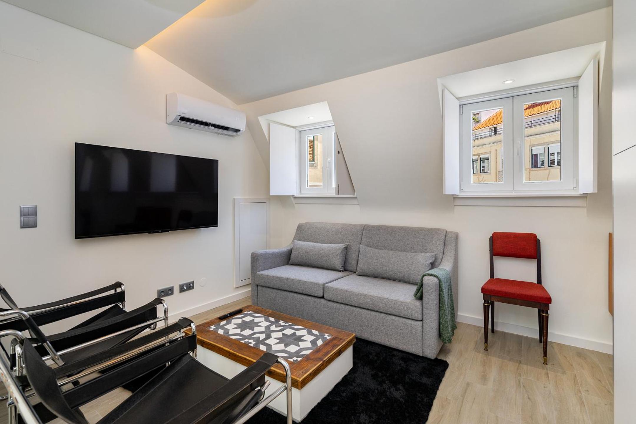 WHome Central Lisbon Flat in the Heart of Anjos view 3