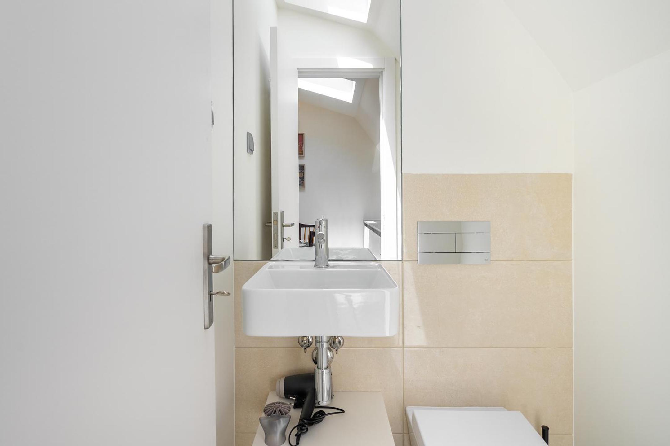 WHome Central Lisbon Flat in the Heart of Anjos view 5
