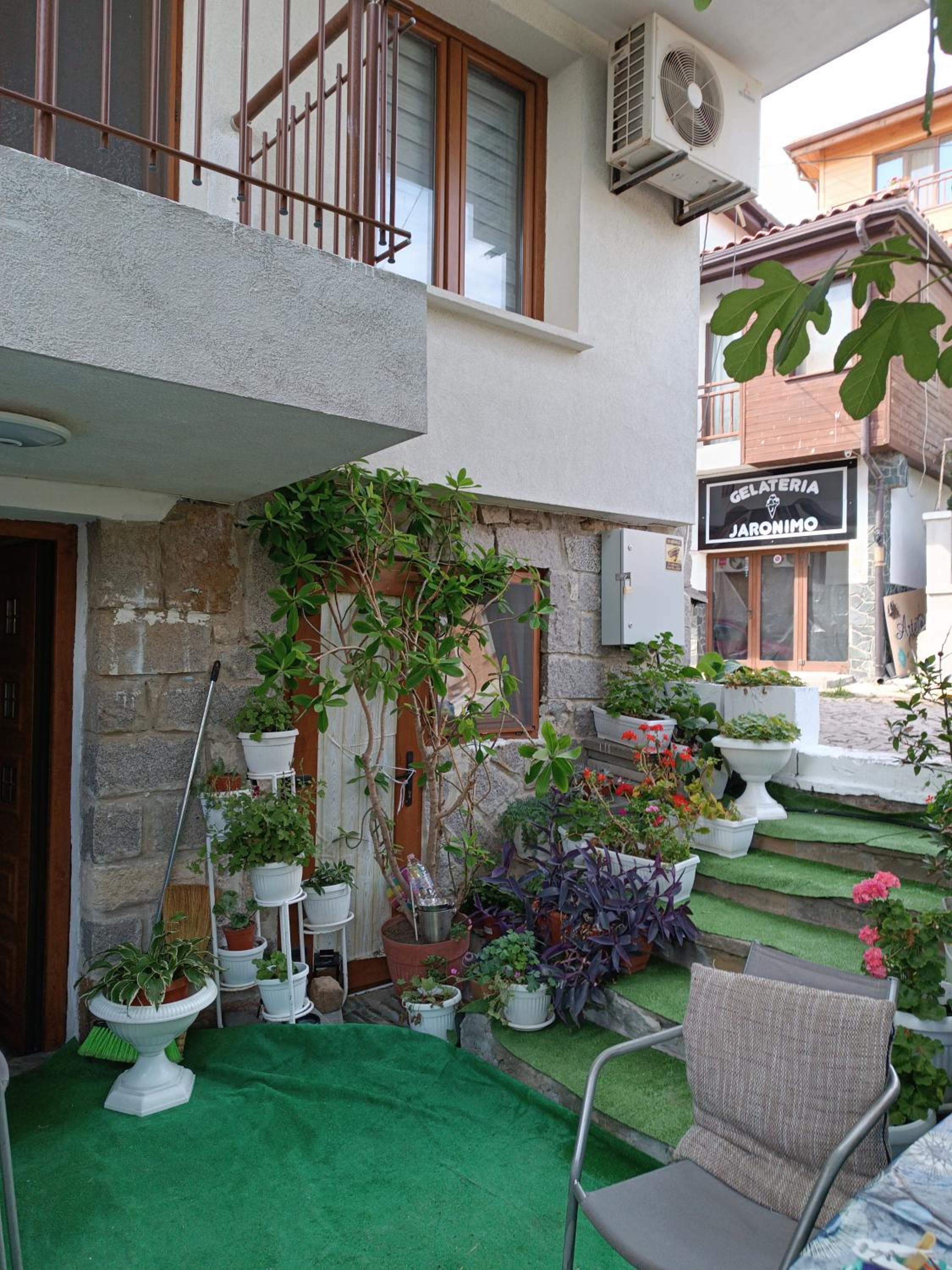 Farlalievi Guest House