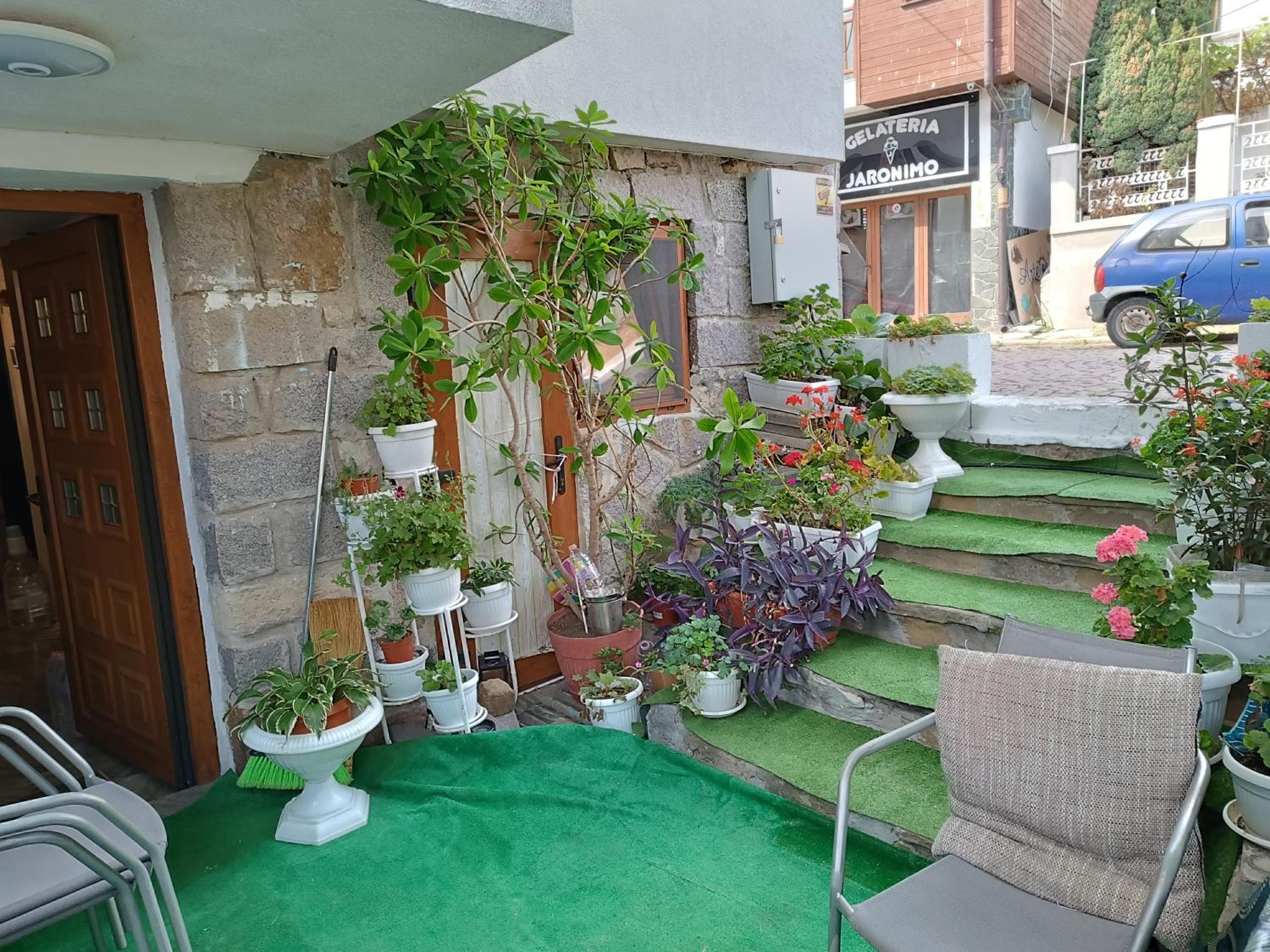 Farlalievi Guest House