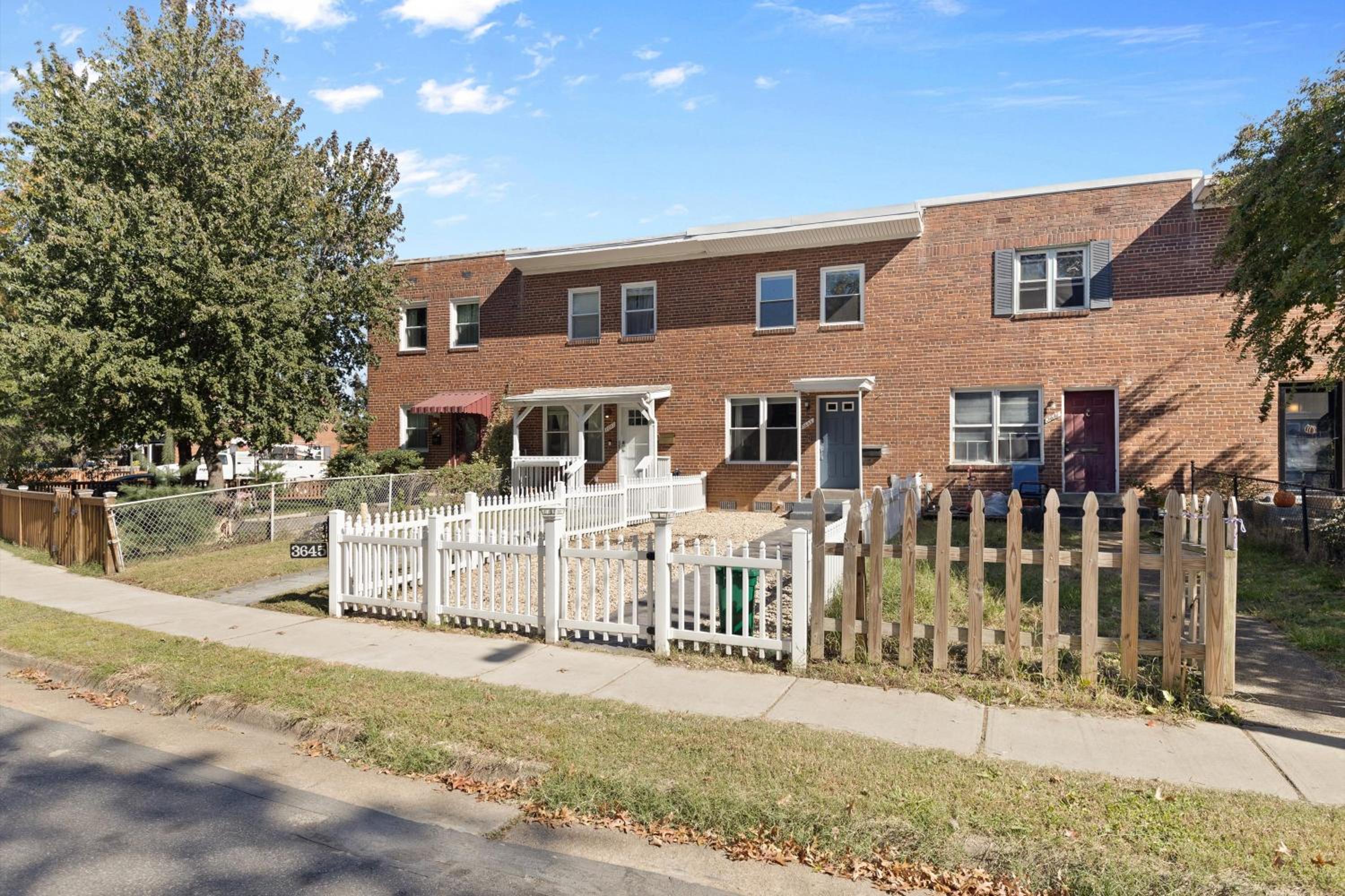 Entire 2-BR Townhome Mins from Del Ray & Old Town view 2