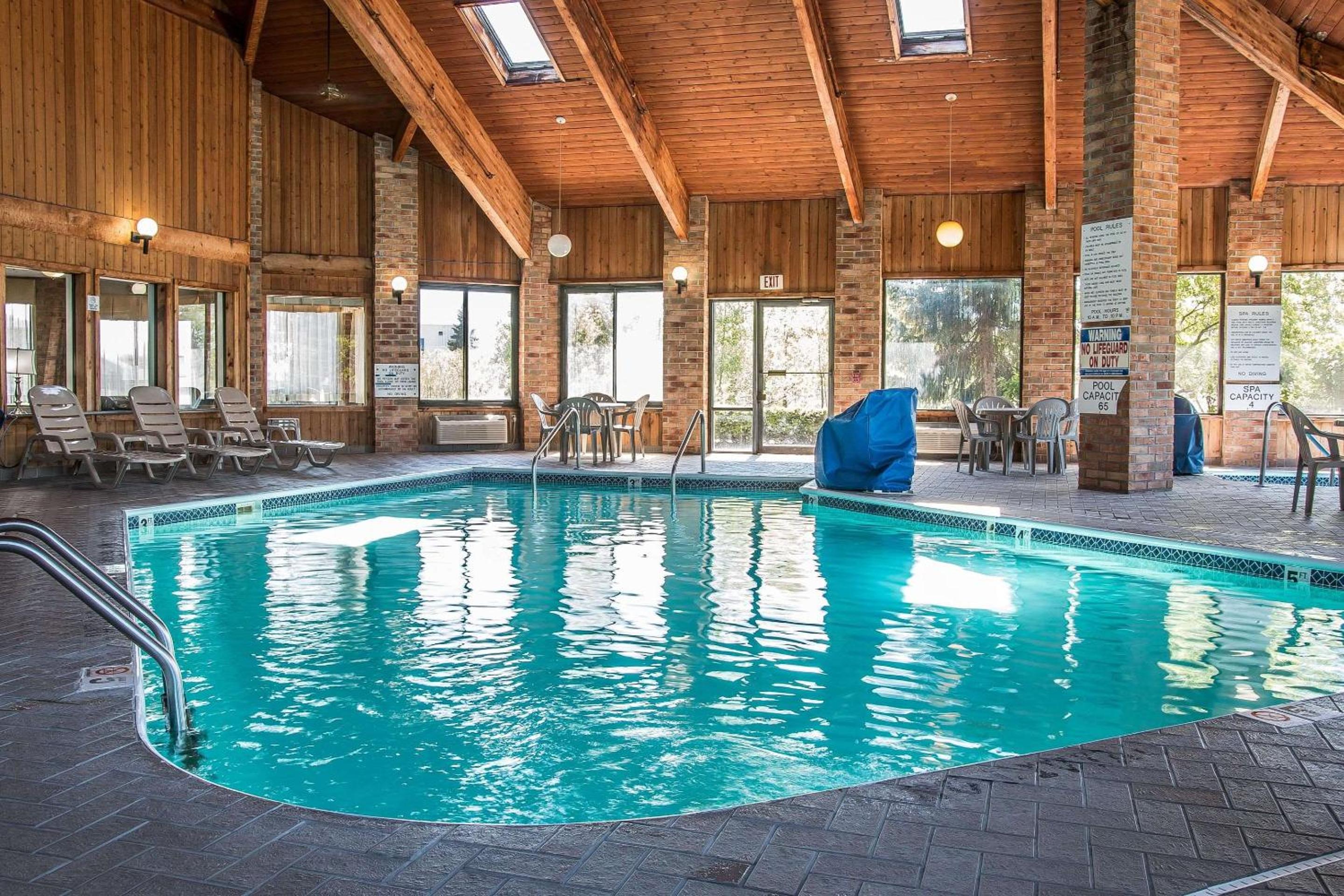 Hotel Quality Inn Grand Rapids South-Byron Center - Image 1