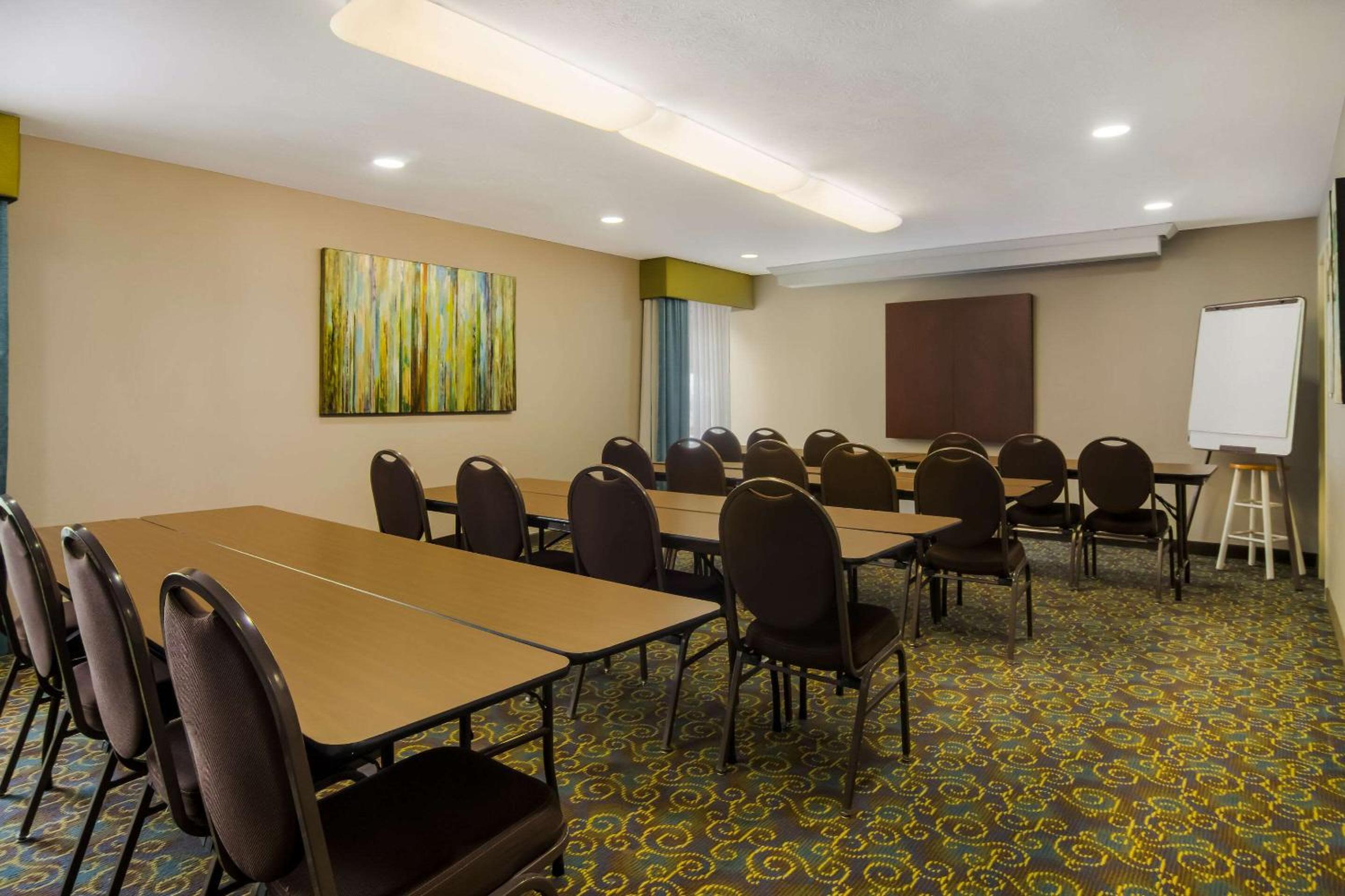 Cadillac Vacations - Comfort Inn - Property Image 11