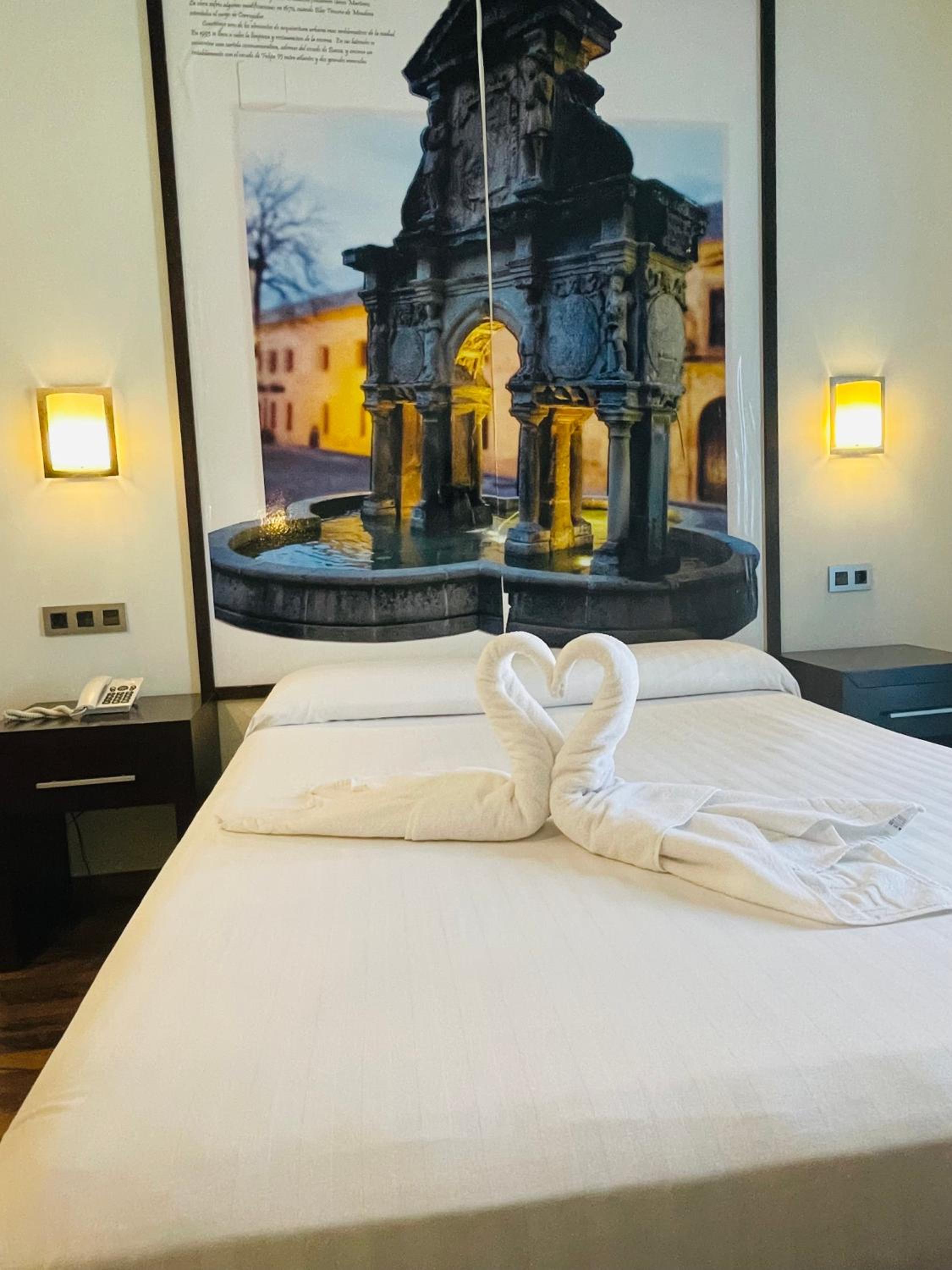 Hotel Hostal Aznaitin - Image 1