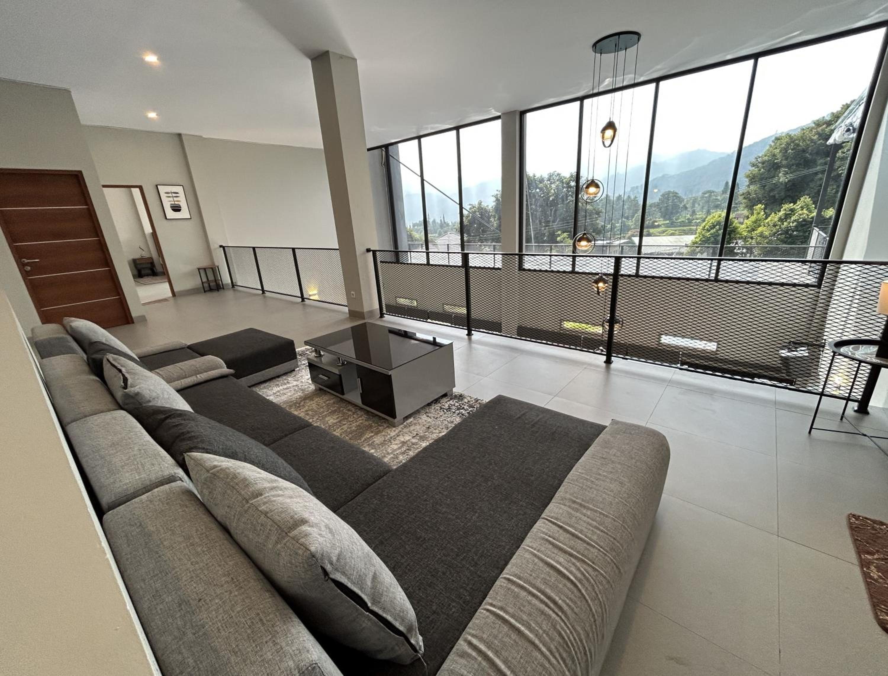 Royal Hill Villa Cisarua Puncak view 5