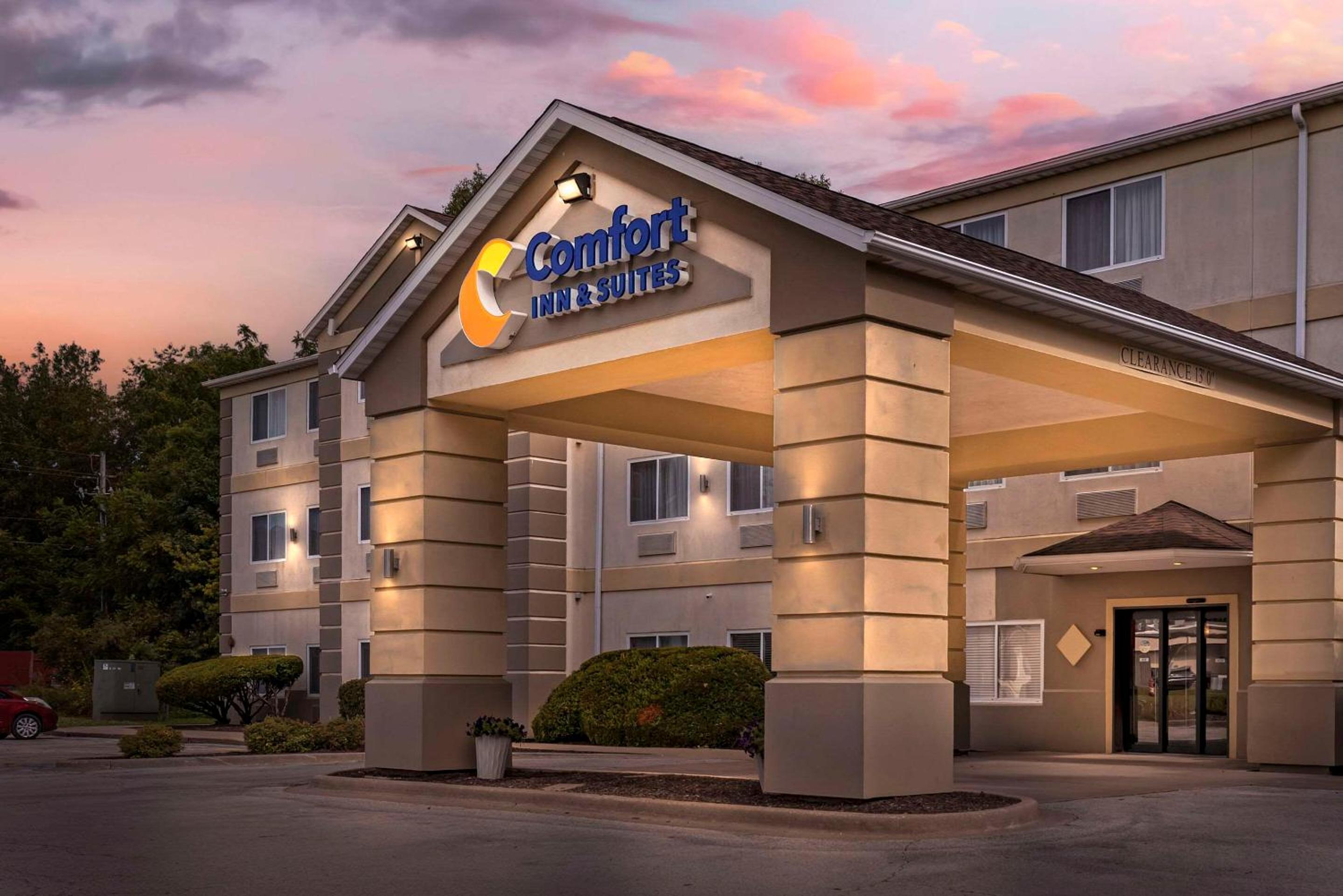 Comfort Inn & Suites East Moline near I-80 view 2