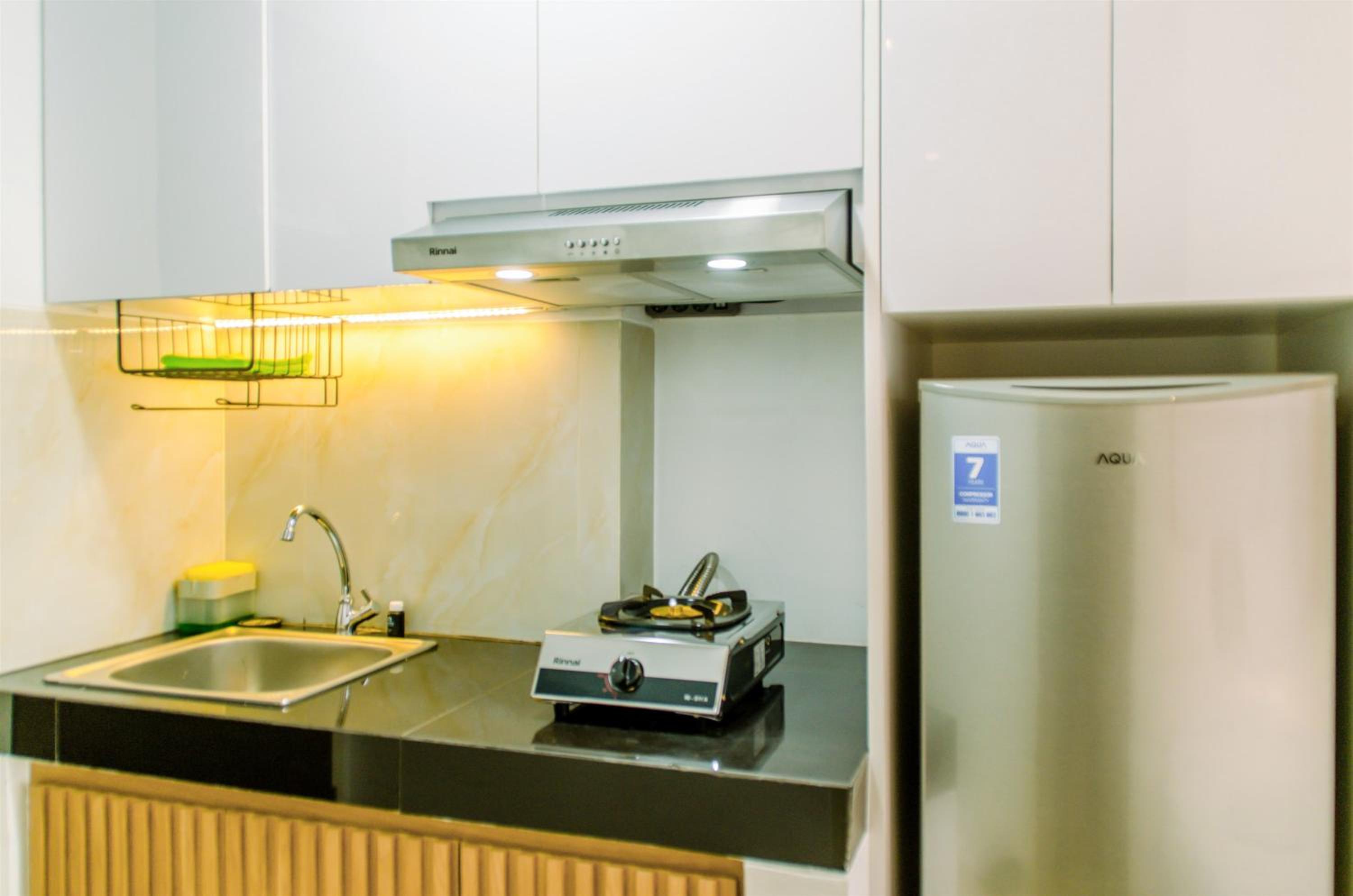 Homey and Cozy Stay Studio Room at Serpong Garden Apartment By Travelio