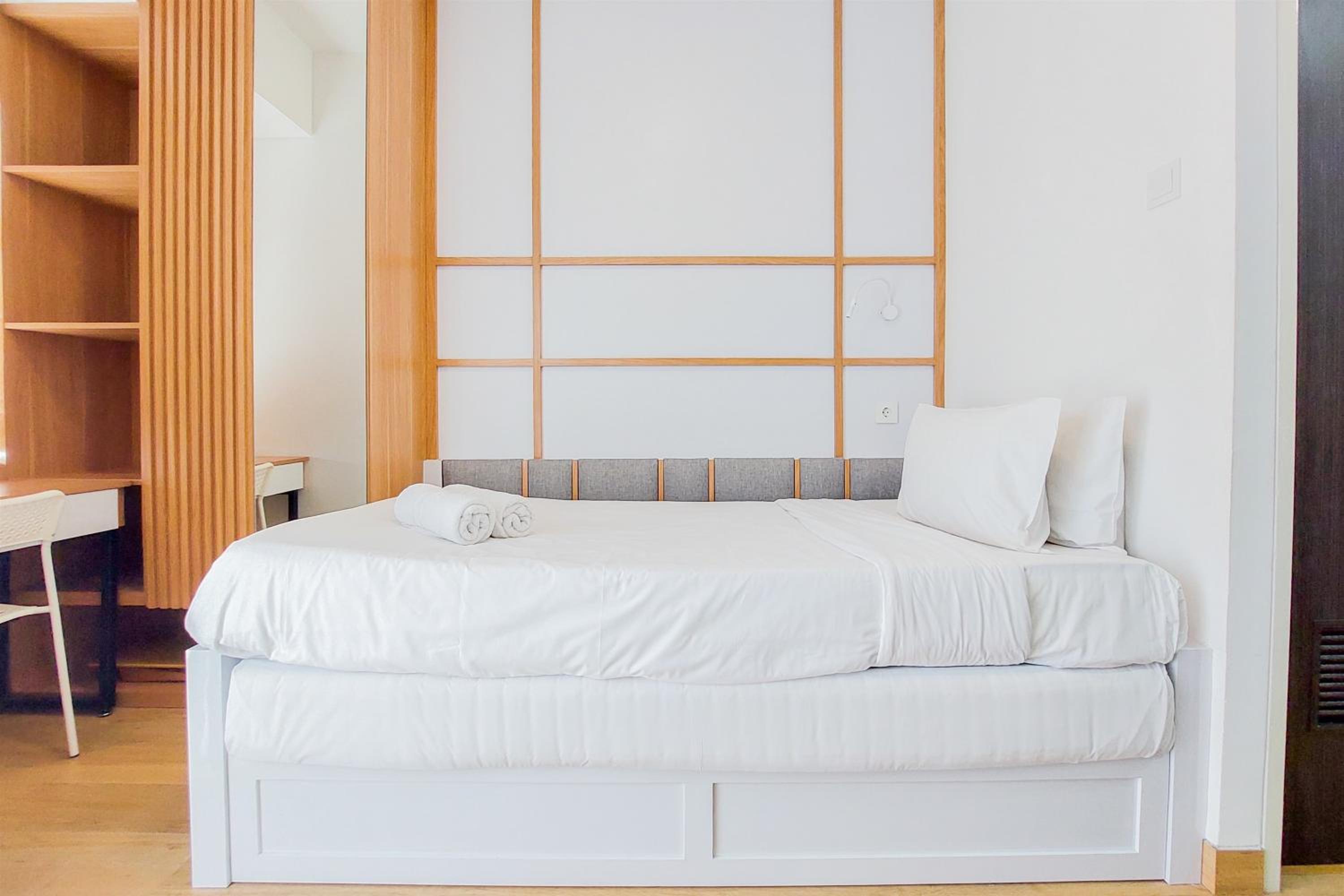 Homey and Cozy Stay Studio Room at Serpong Garden Apartment By Travelio