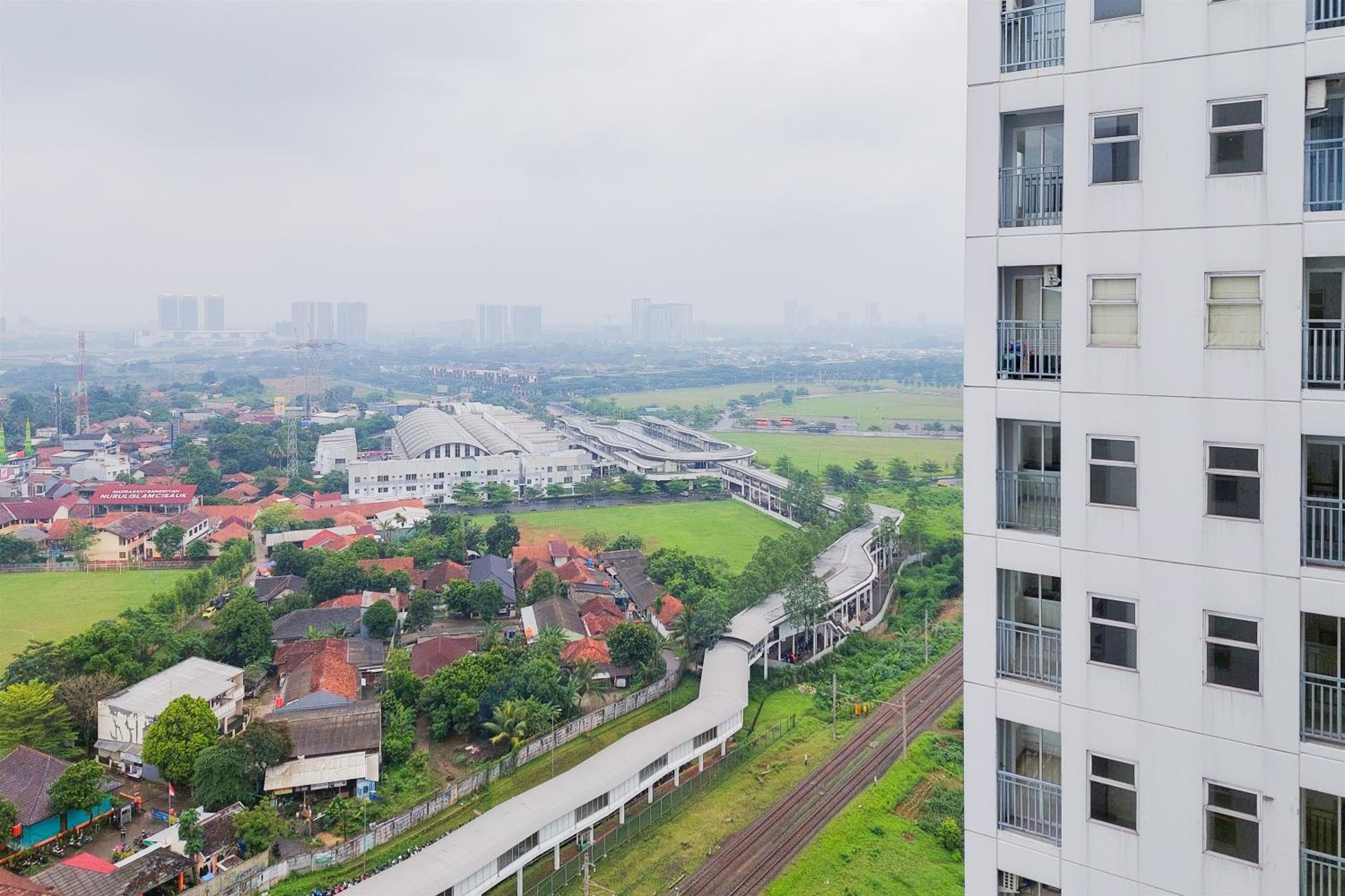 Homey and Cozy Stay Studio Room at Serpong Garden Apartment By Travelio