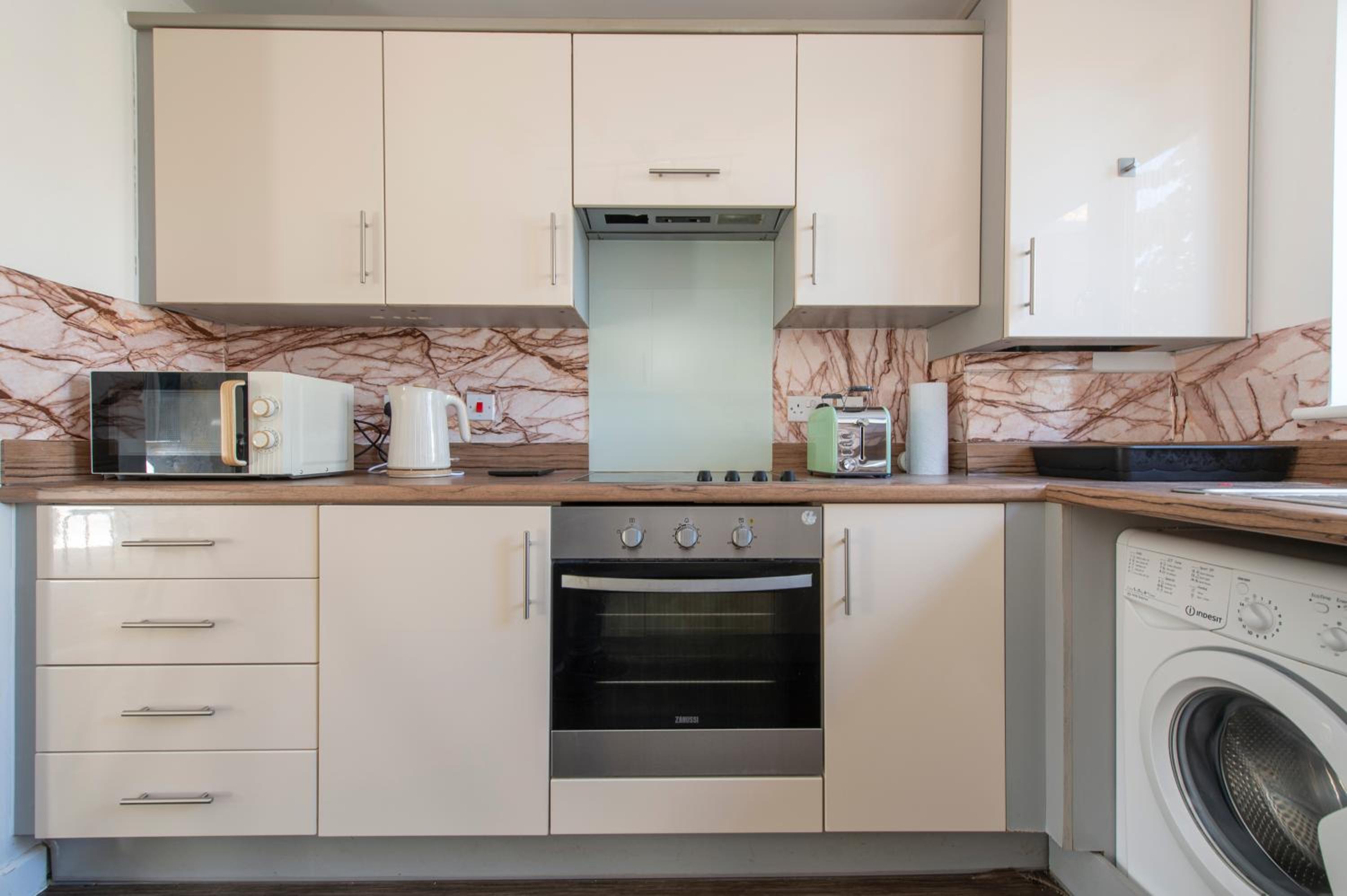 New Modern 3-Bed Home with FREE Parking view 5