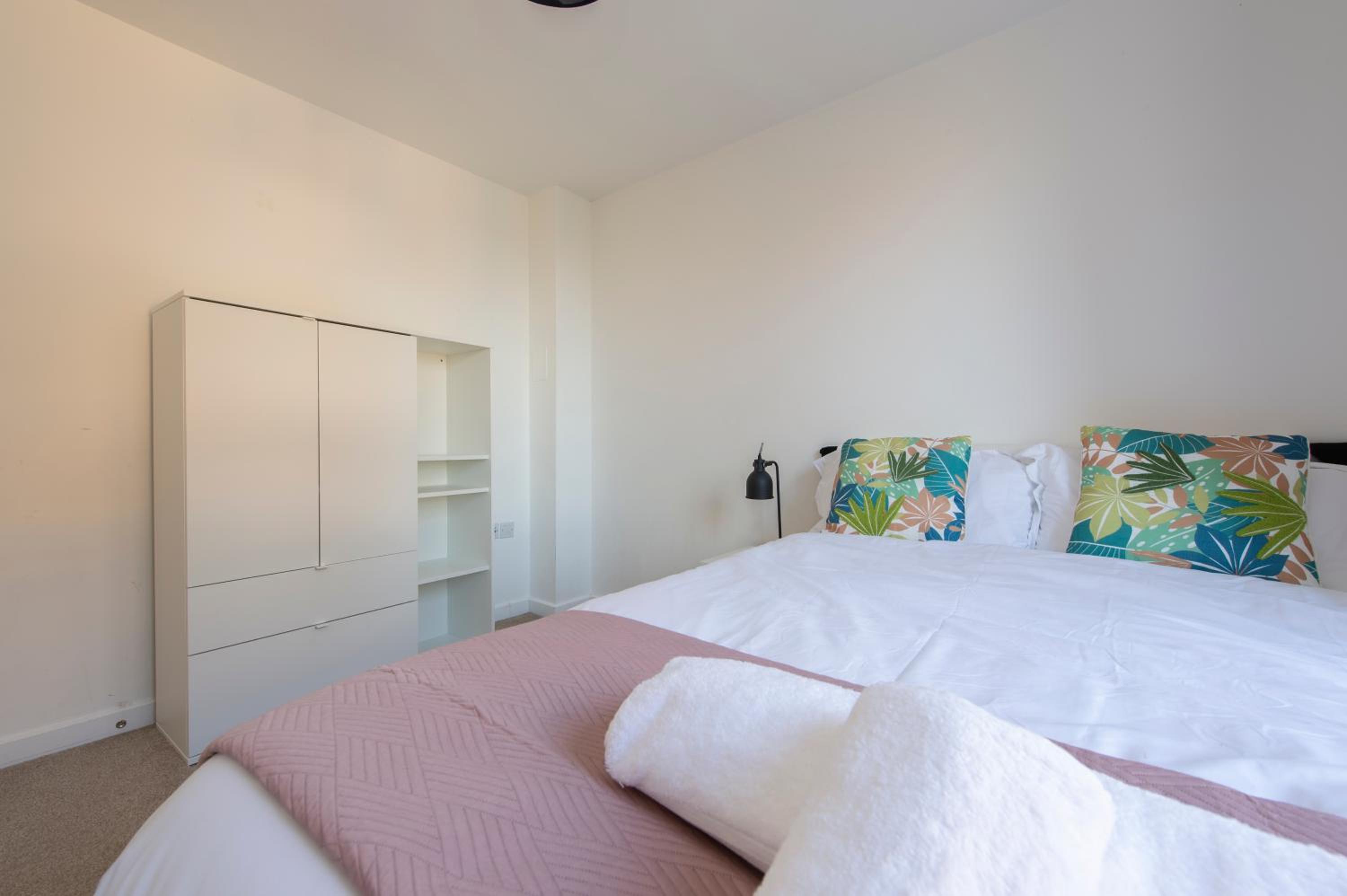 New Modern 3-Bed Home with FREE Parking view 3