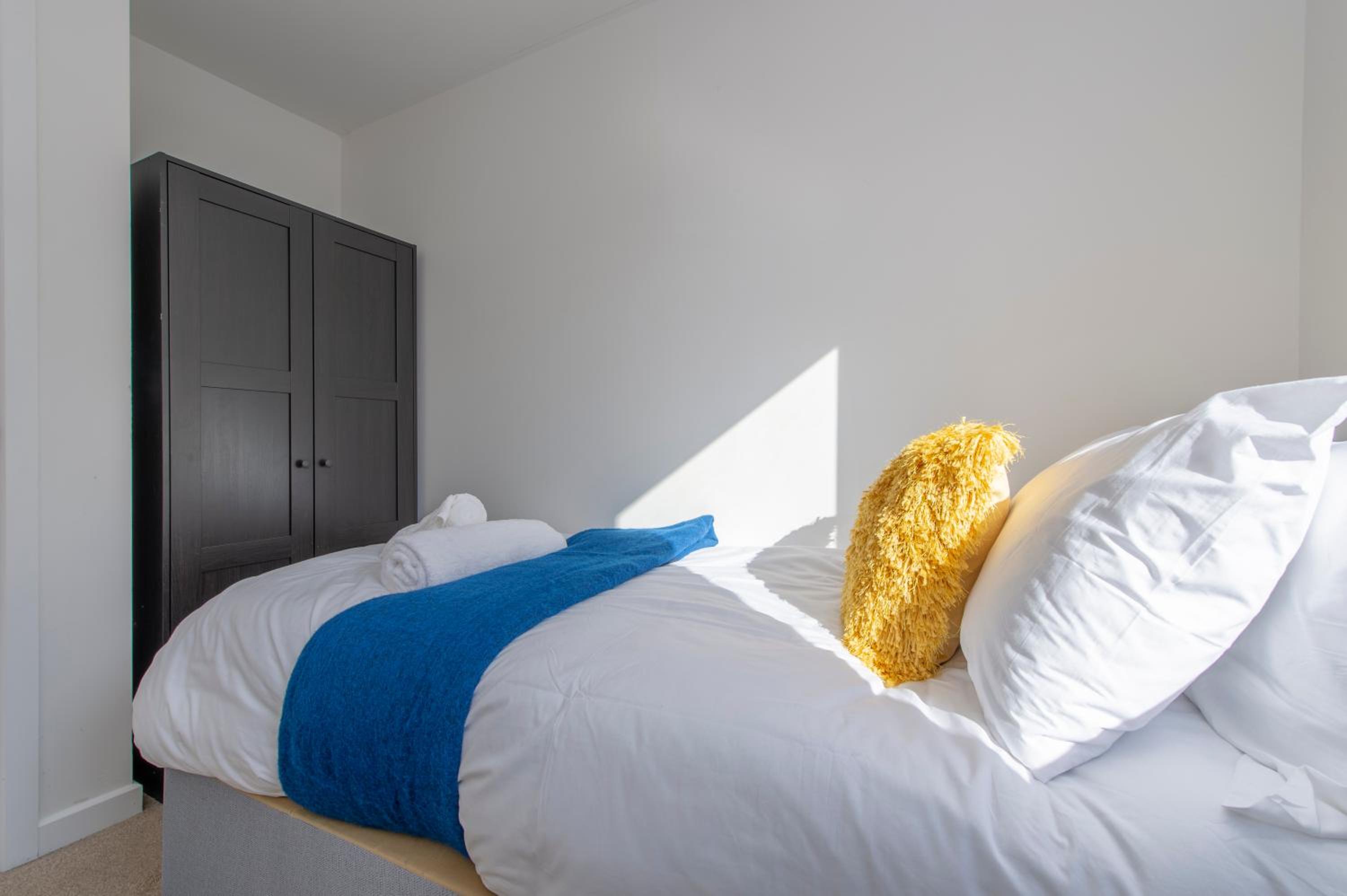 New Modern 3-Bed Home with FREE Parking view 2
