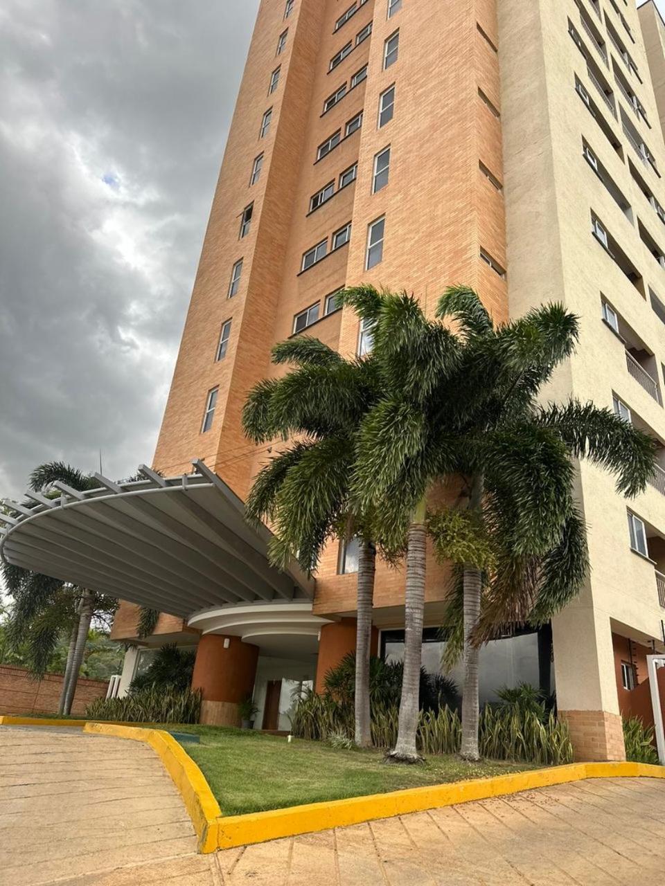Lujoso apartamento valencia sambil view 4