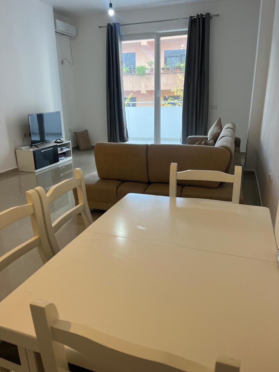 Henri apartment 1