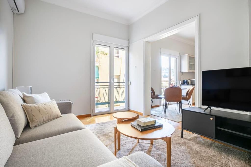 Modern Apt opposite the Acropolis Museum