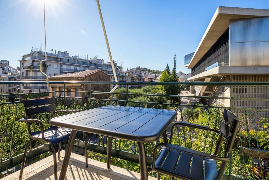 Modern Apt opposite the Acropolis Museum