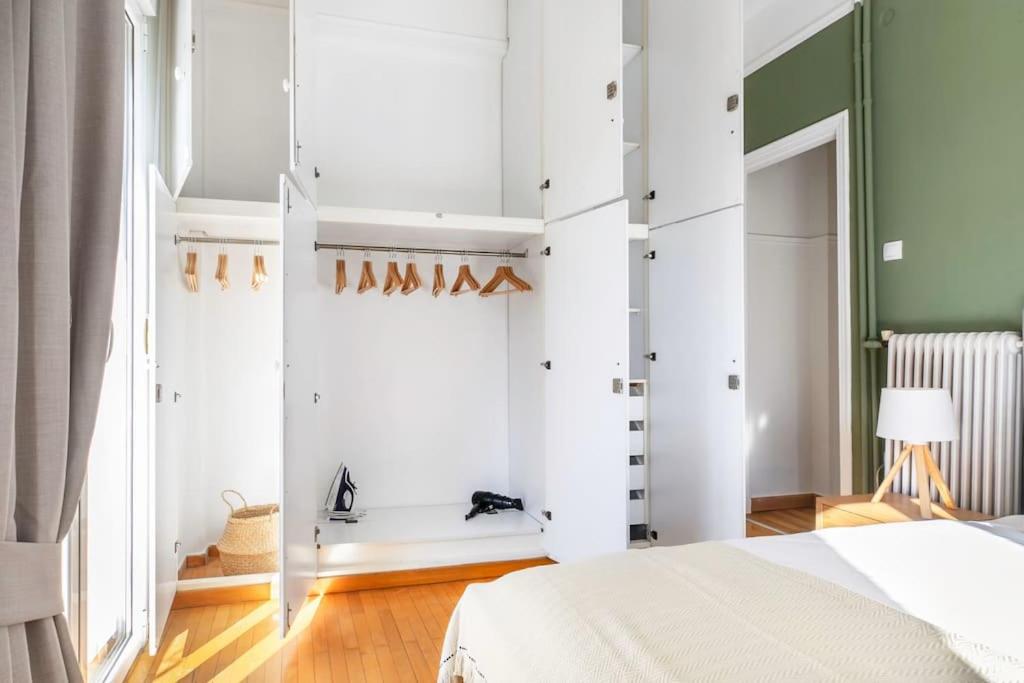 Modern Apt opposite the Acropolis Museum