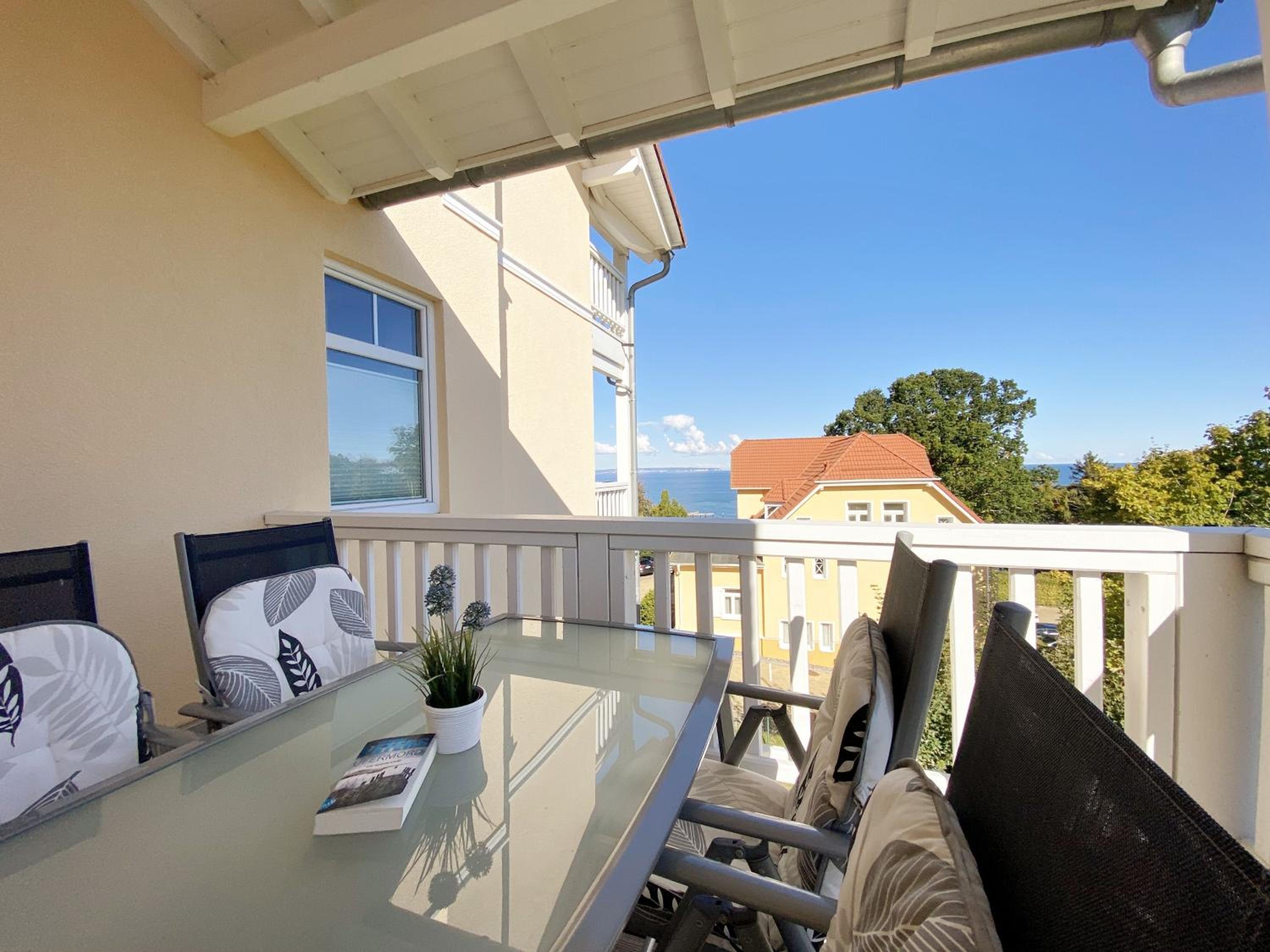 Villa Bergfrieden Whg 07 mit Balkon & Meerblick
