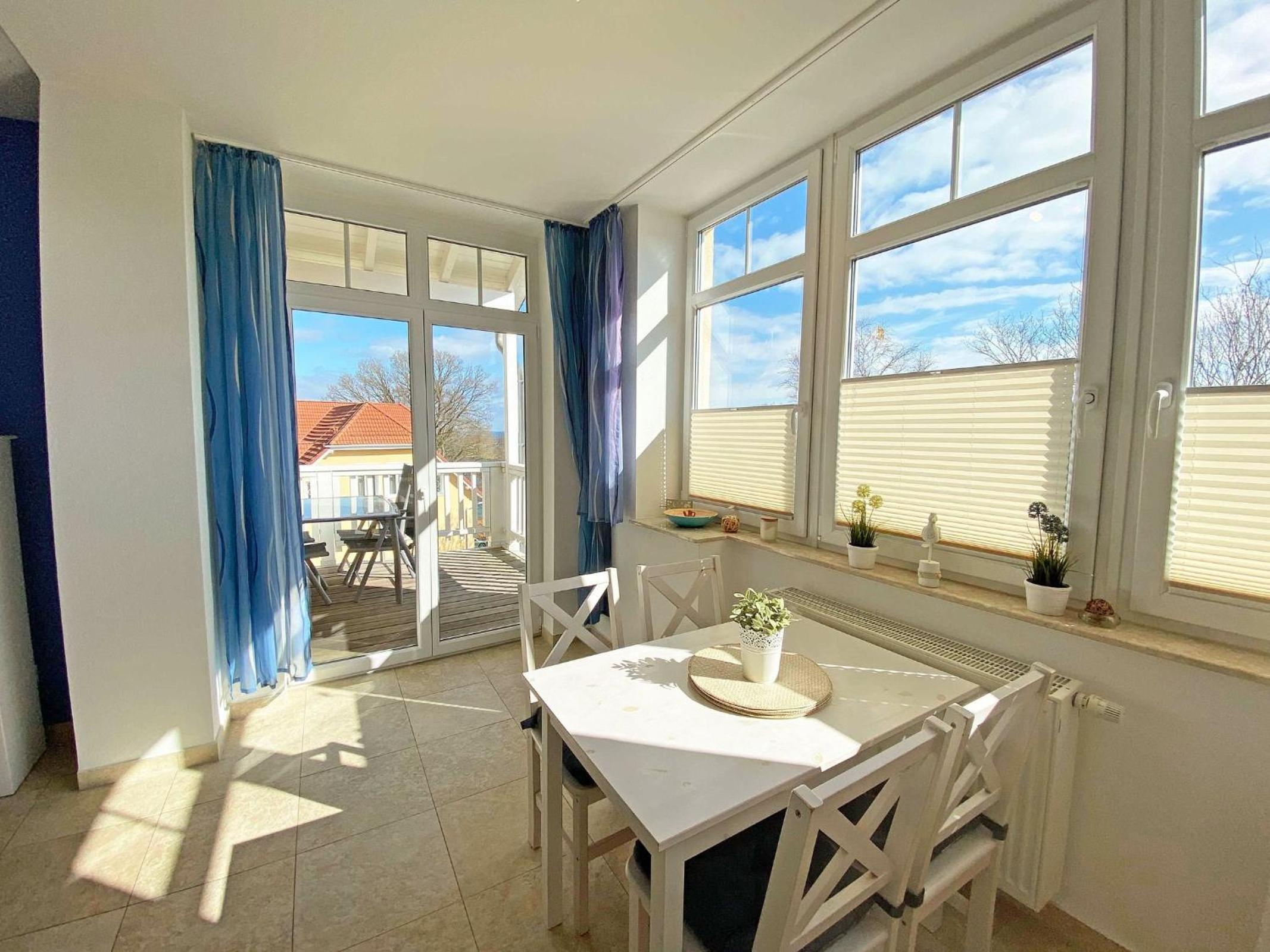 Villa Bergfrieden Whg 07 mit Balkon & Meerblick
