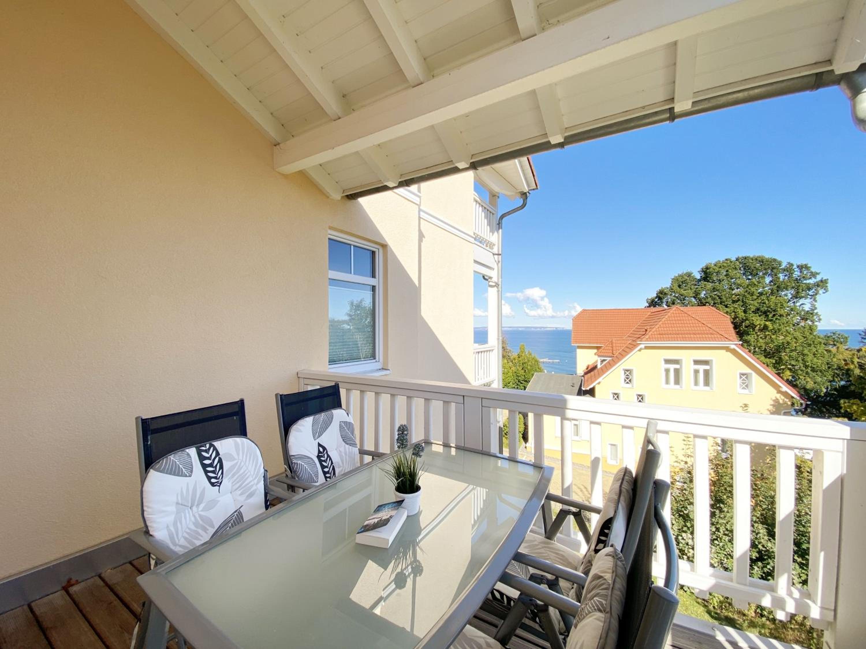 Villa Bergfrieden Whg 07 mit Balkon & Meerblick