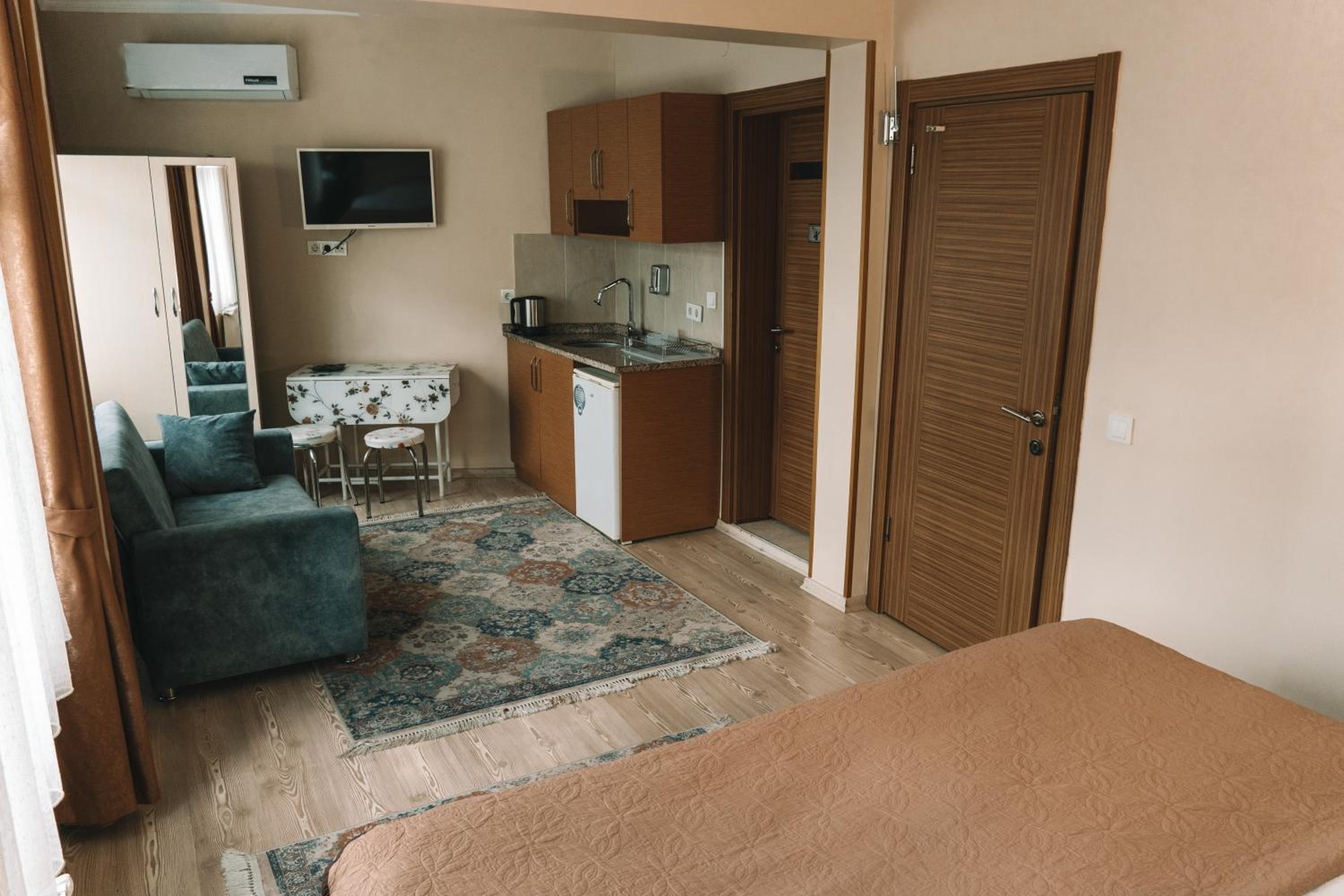 Green Life Apart Hotel