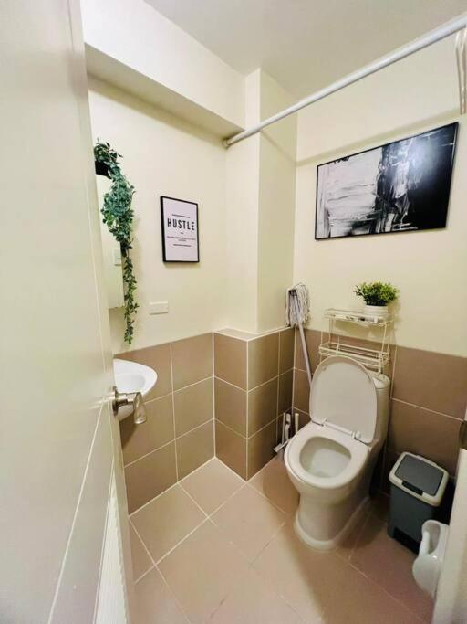Stylish Condo with Stunning City Views view 4