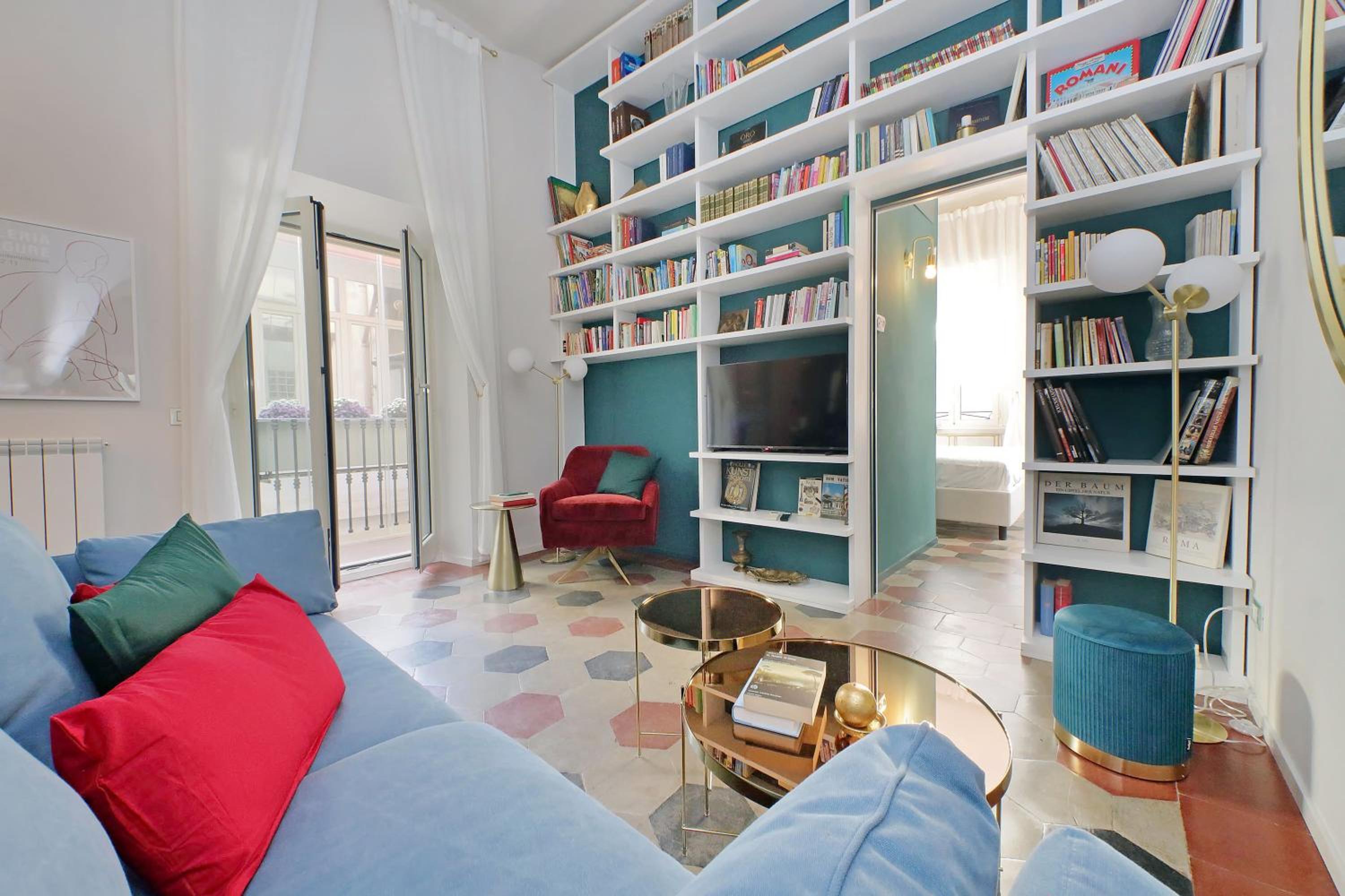 YCH-Colosseo book house