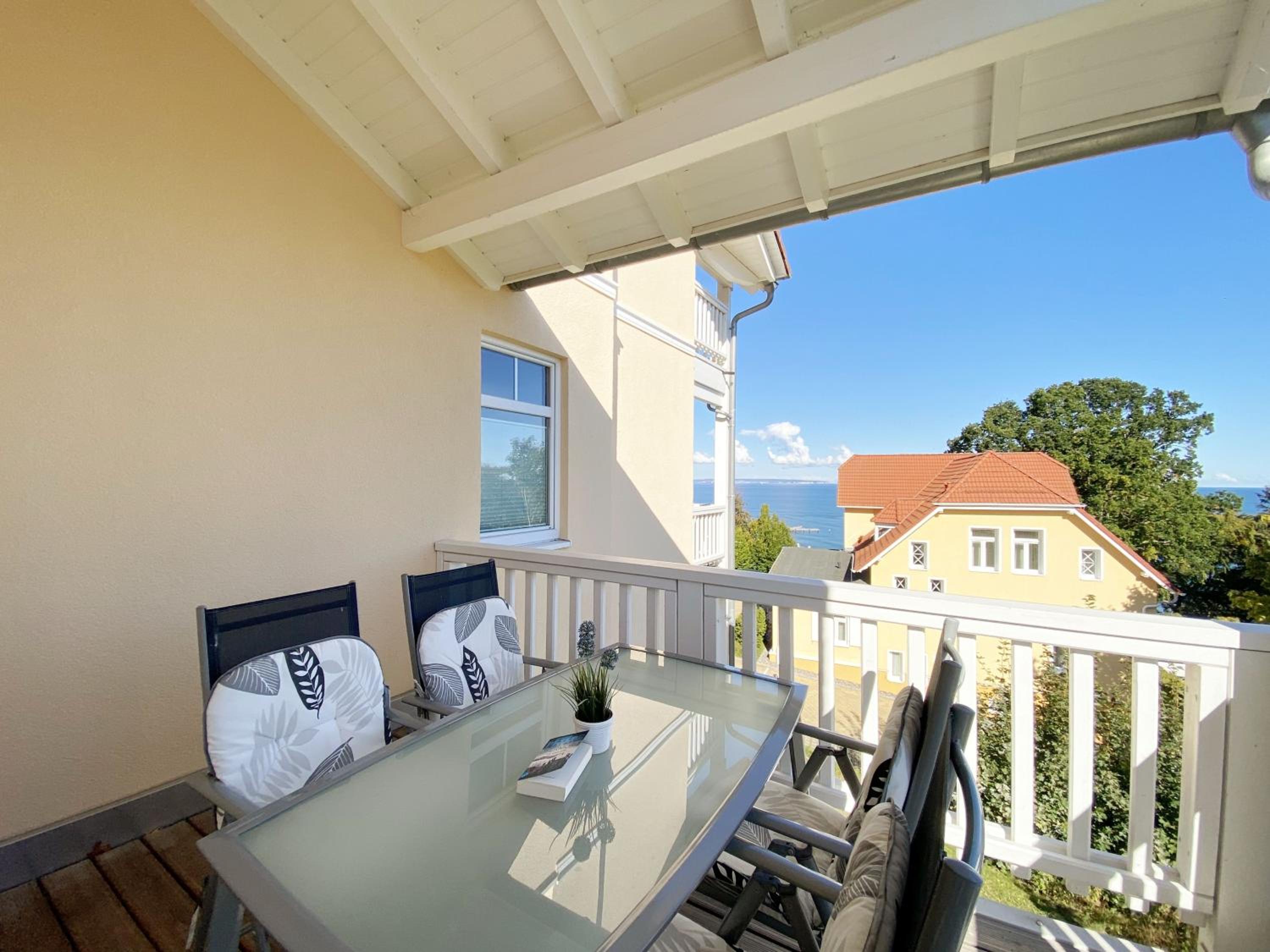Villa Bergfrieden Whg 07 mit Balkon & Meerblick
