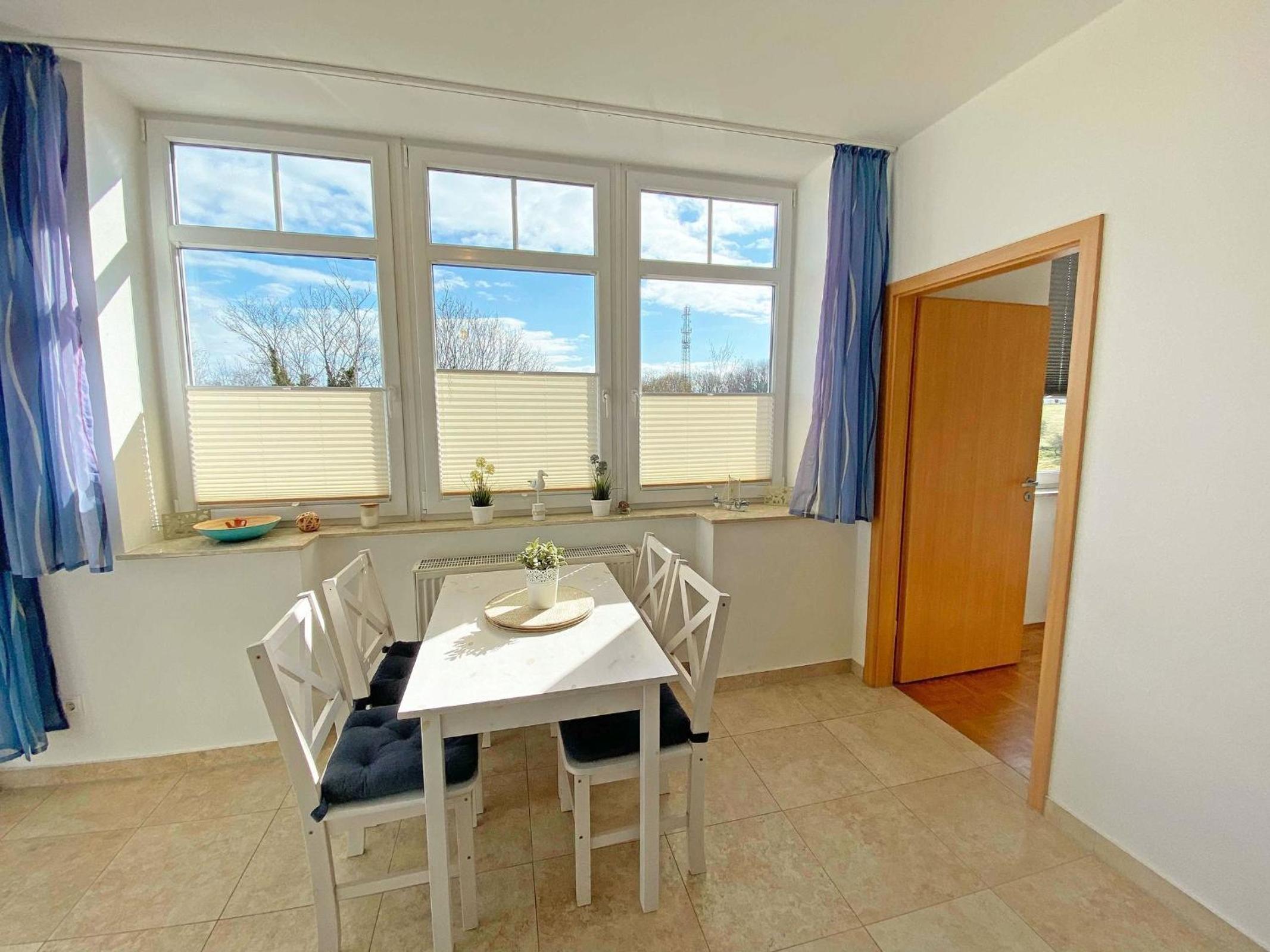 Villa Bergfrieden Whg 07 mit Balkon & Meerblick