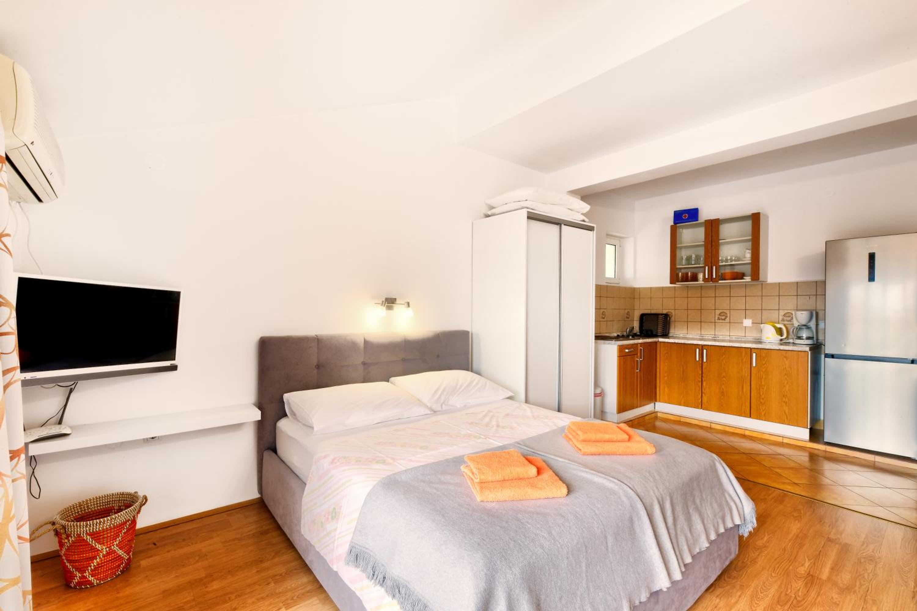 MAX Apartments