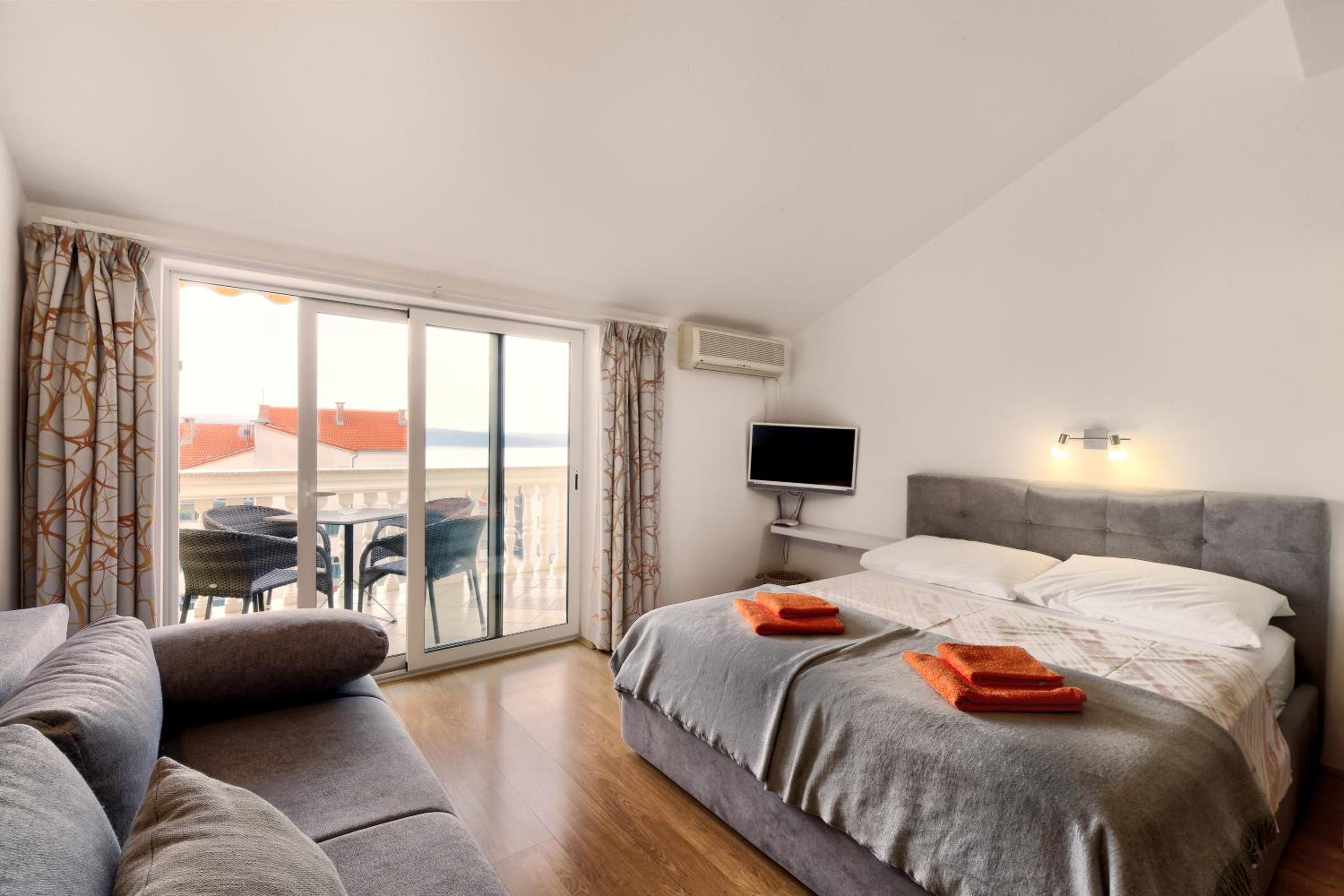 MAX Apartments