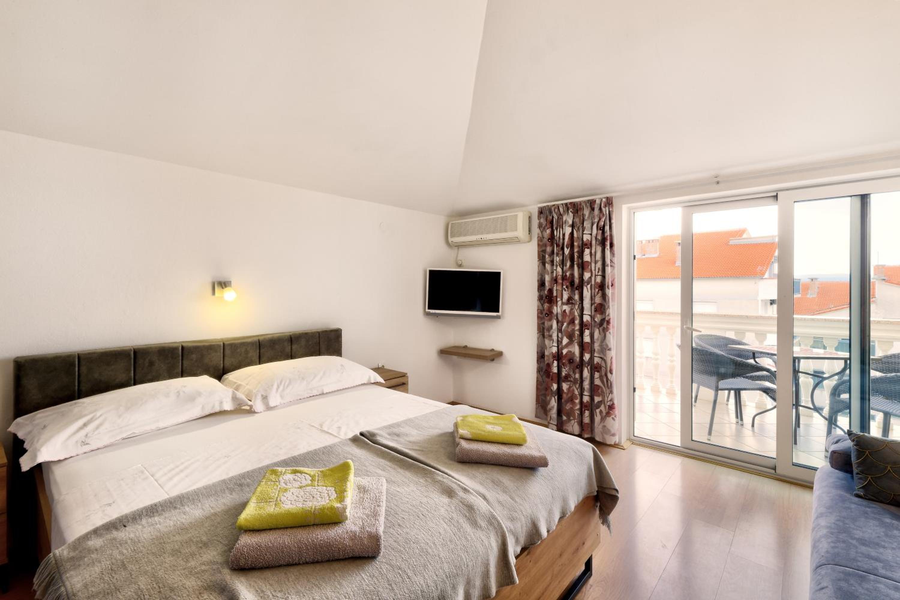 MAX Apartments