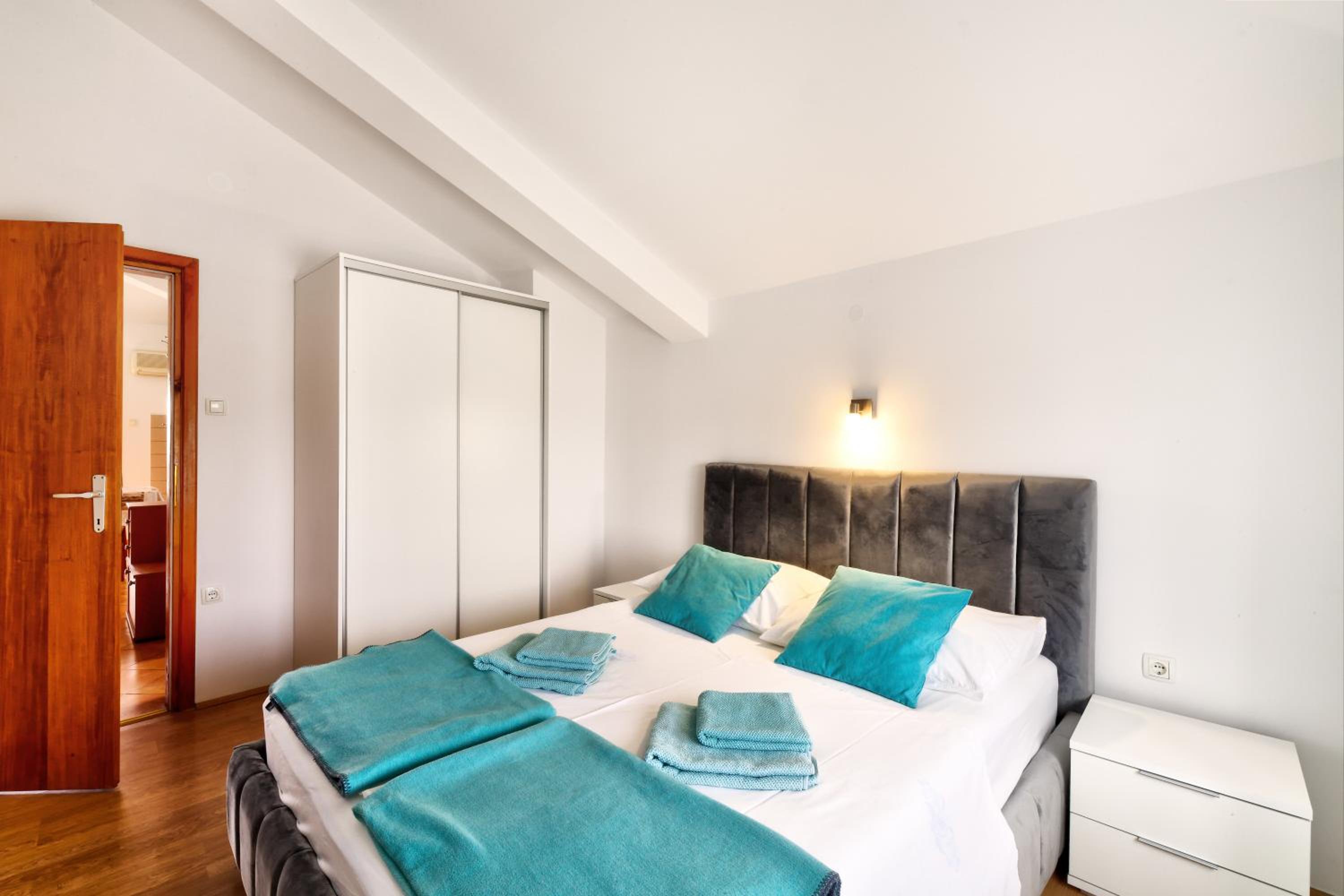 MAX Apartments