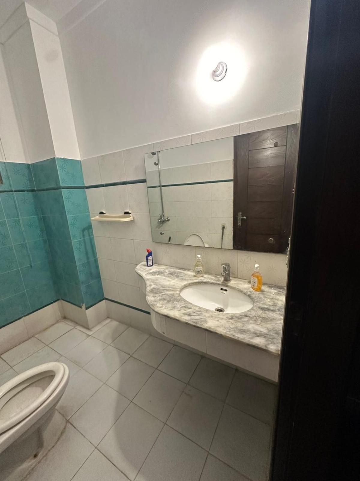 Lux 2 Bed Apt-Near Airport view 2