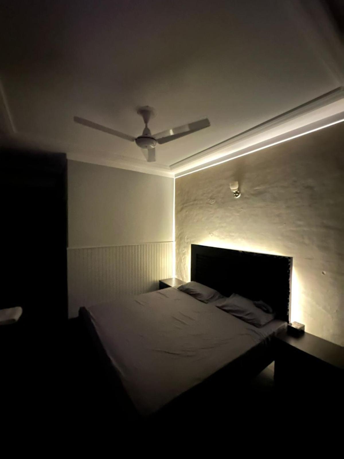 Lux 2 Bed Apt-Near Airport view 3