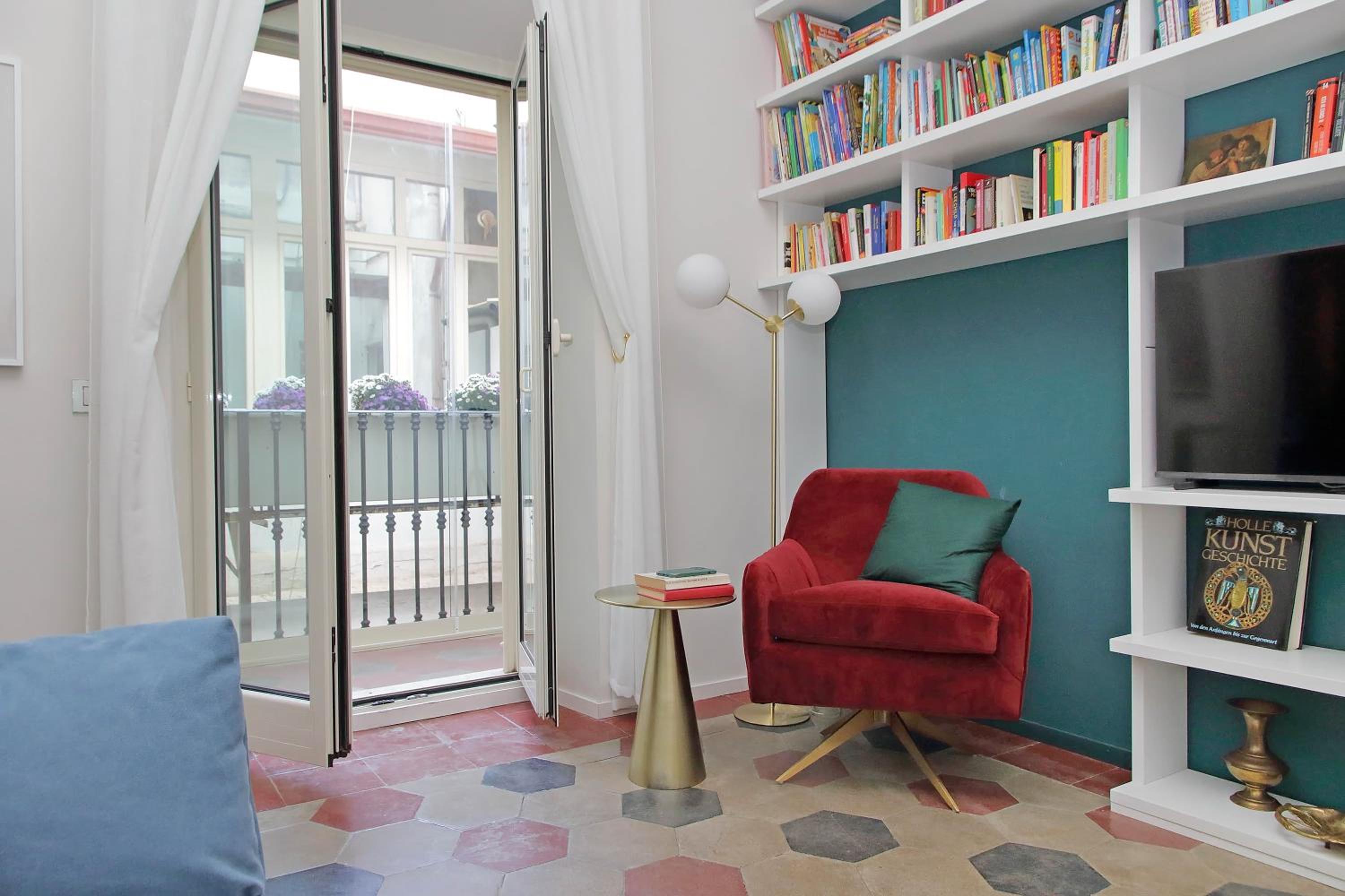YCH-Colosseo book house