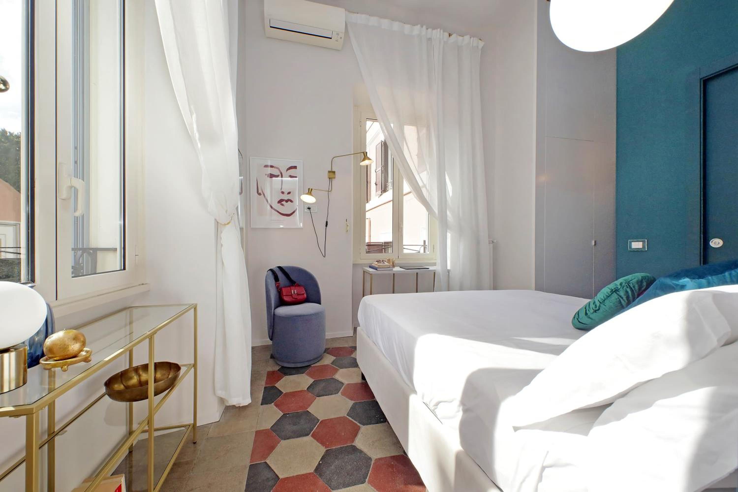 YCH-Colosseo book house