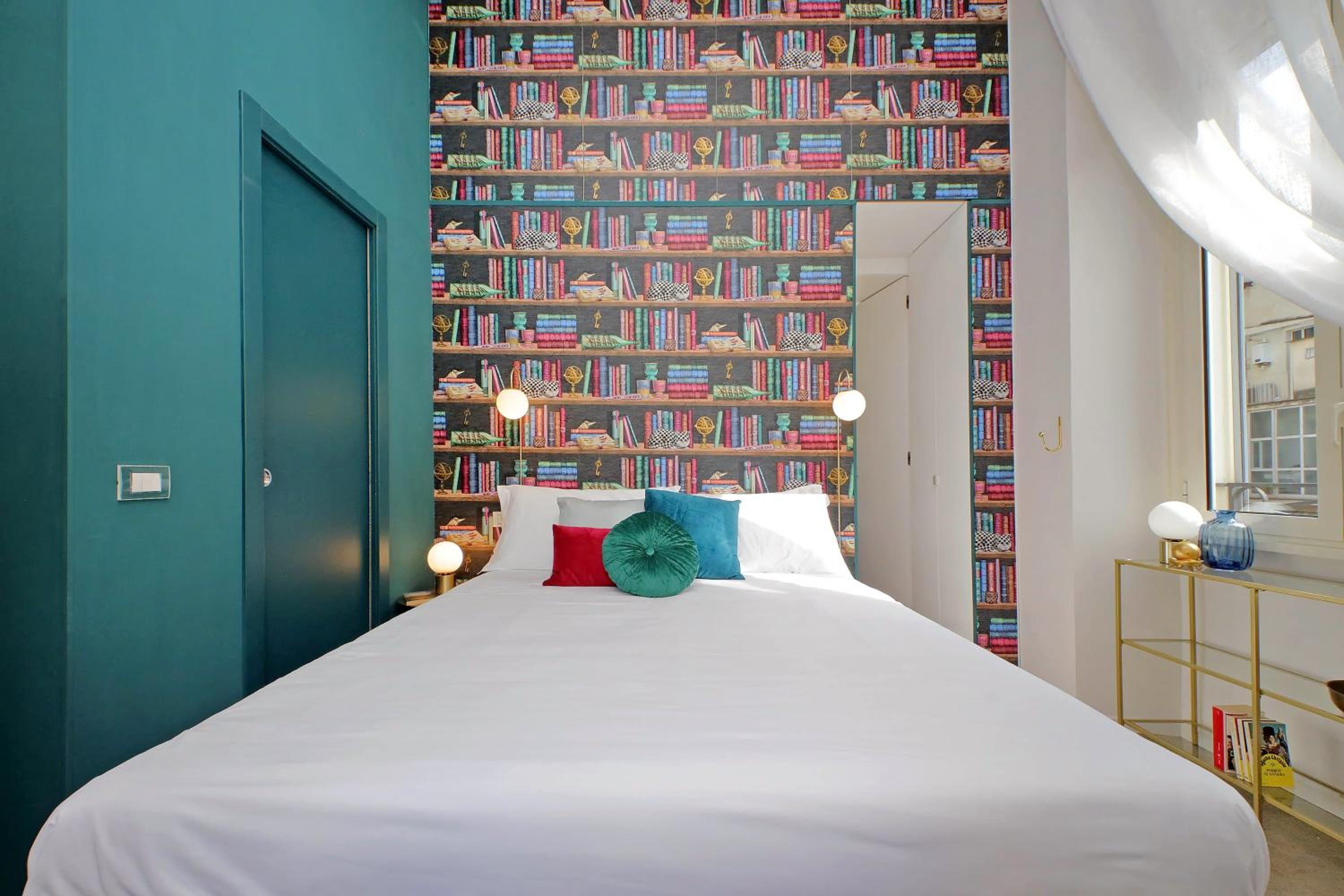 YCH-Colosseo book house