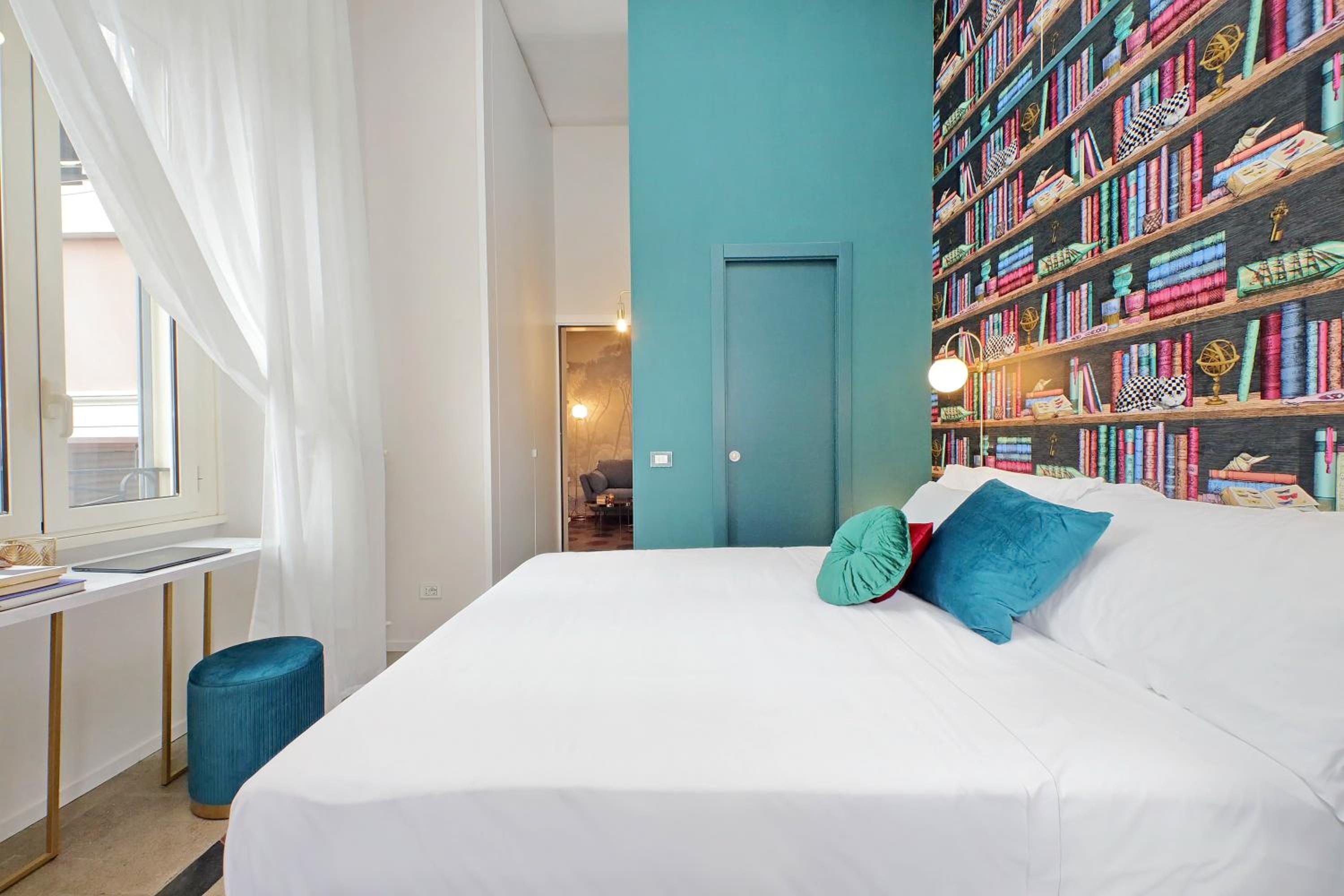 YCH-Colosseo book house