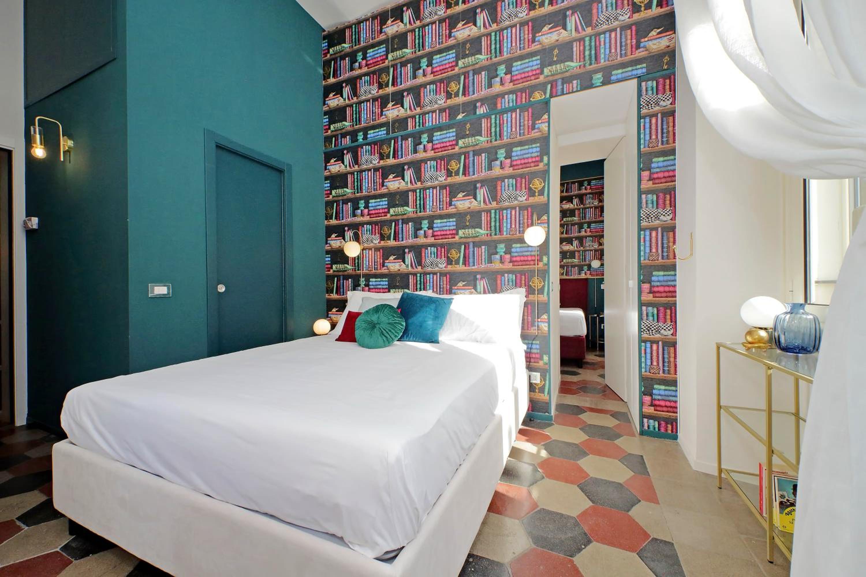 YCH-Colosseo book house