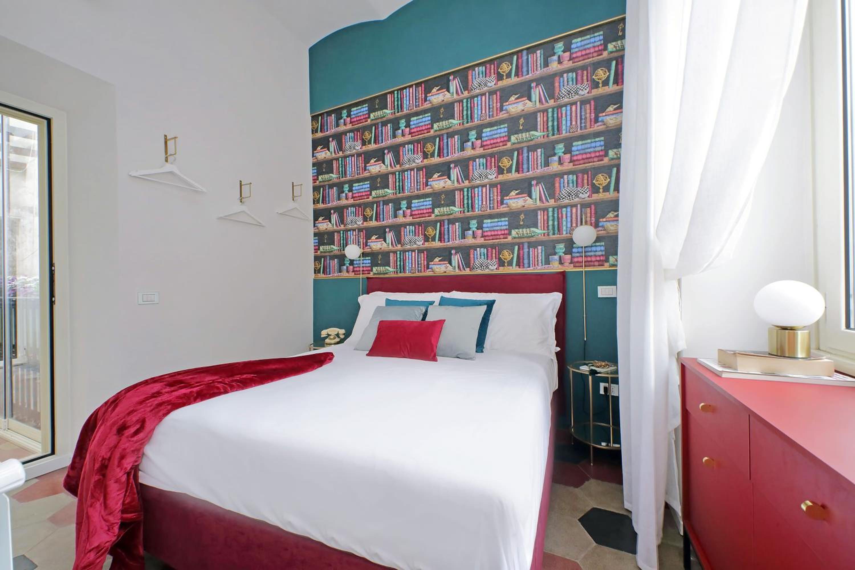 YCH-Colosseo book house