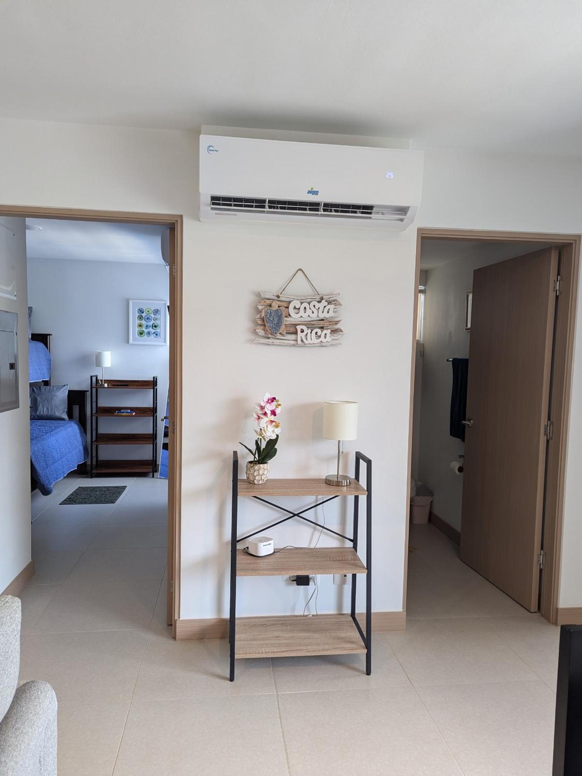 Jaco Beach, Viva Jaco, AC, HOT water, 3 Pools, BBQ, Gym, Co-Work, Games, Ranchos