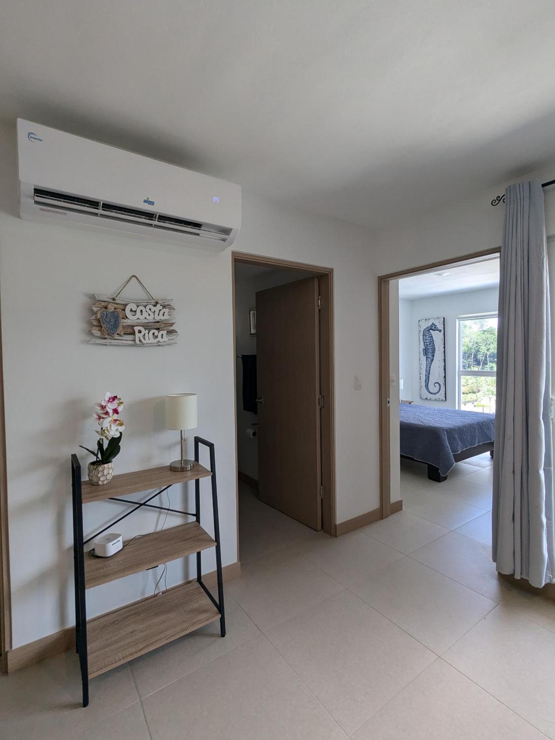 Jaco Beach, Viva Jaco, AC, HOT water, 3 Pools, BBQ, Gym, Co-Work, Games, Ranchos
