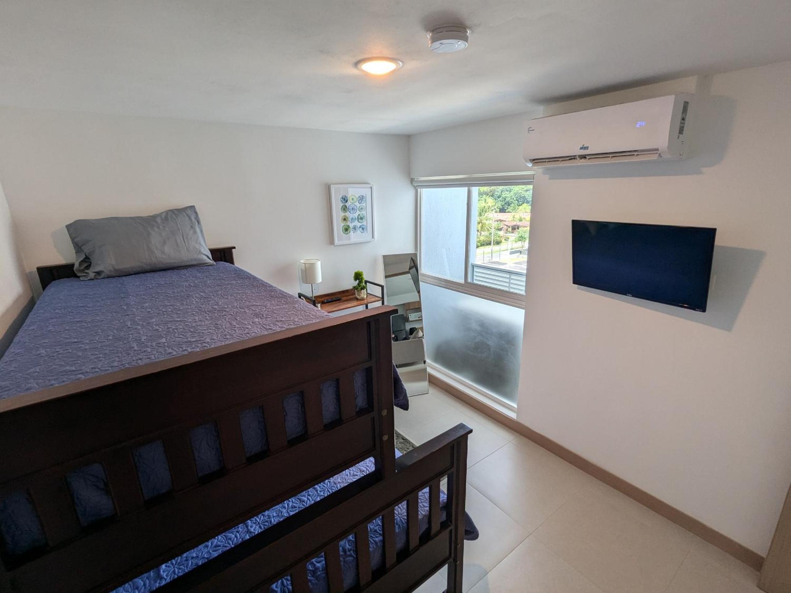Jaco Beach, Viva Jaco, AC, HOT water, 3 Pools, BBQ, Gym, Co-Work, Games, Ranchos