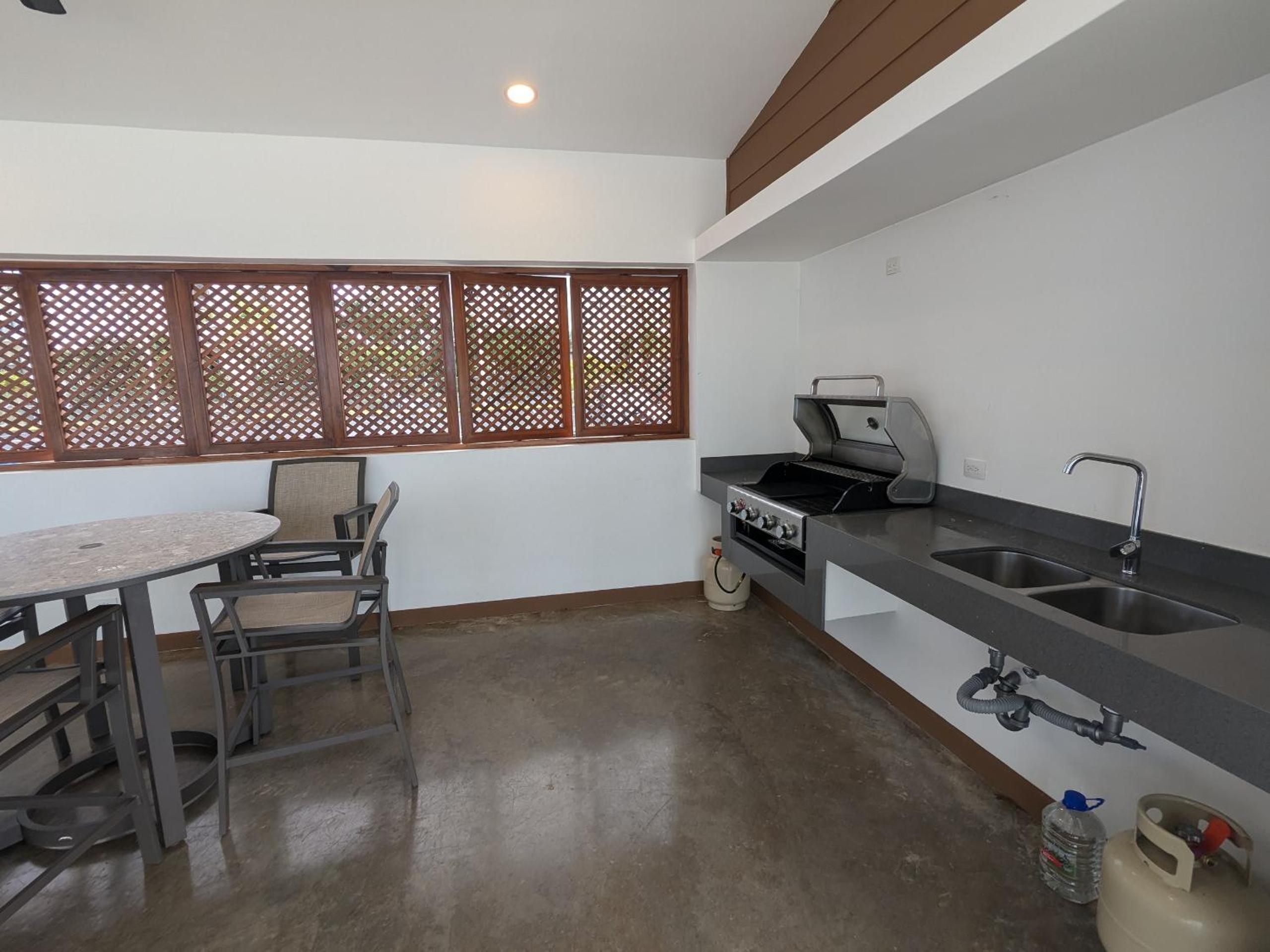 Jaco Beach, Viva Jaco, AC, HOT water, 3 Pools, BBQ, Gym, Co-Work, Games, Ranchos