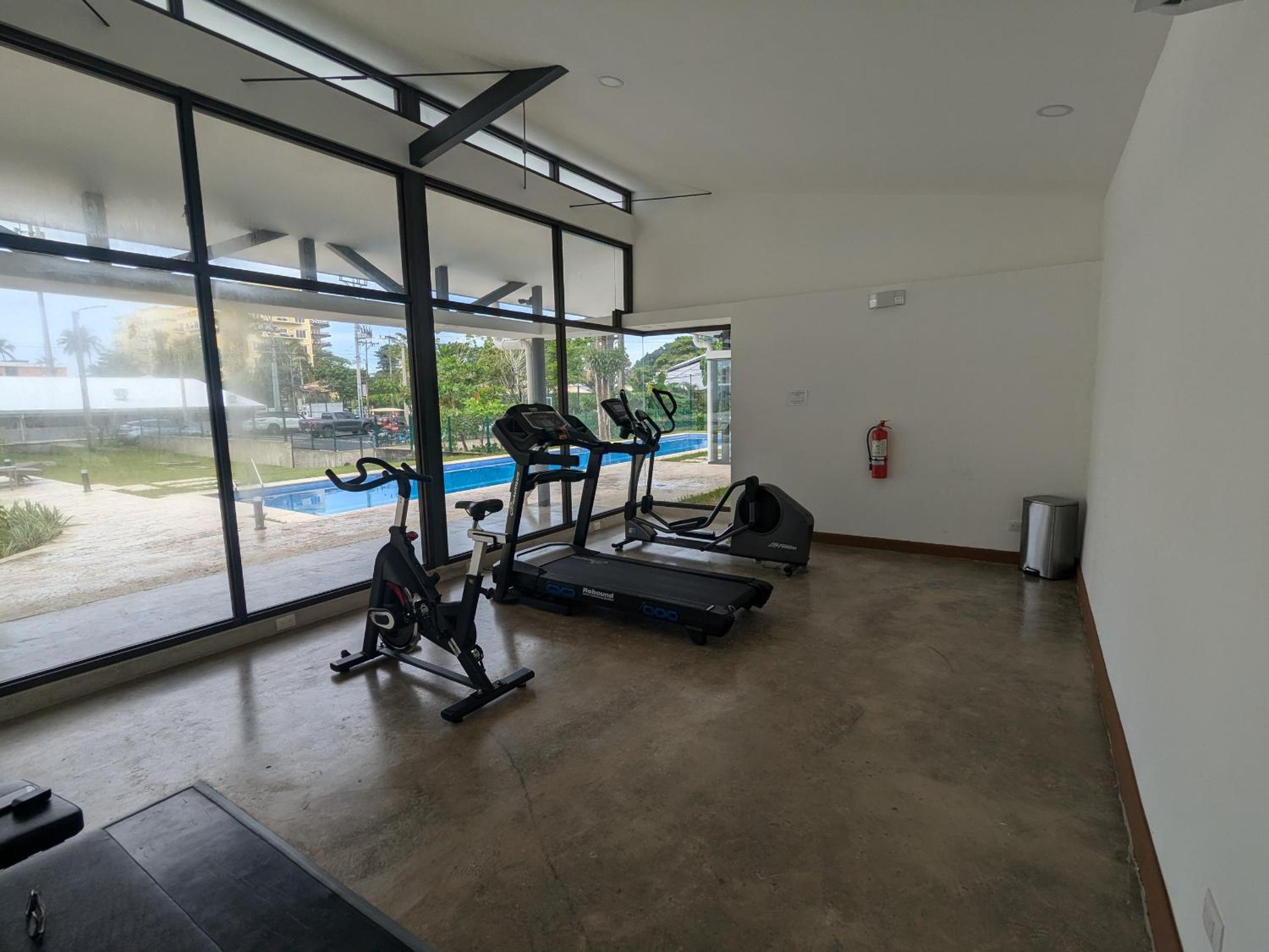 Jaco Beach, Viva Jaco, AC, HOT water, 3 Pools, BBQ, Gym, Co-Work, Games, Ranchos