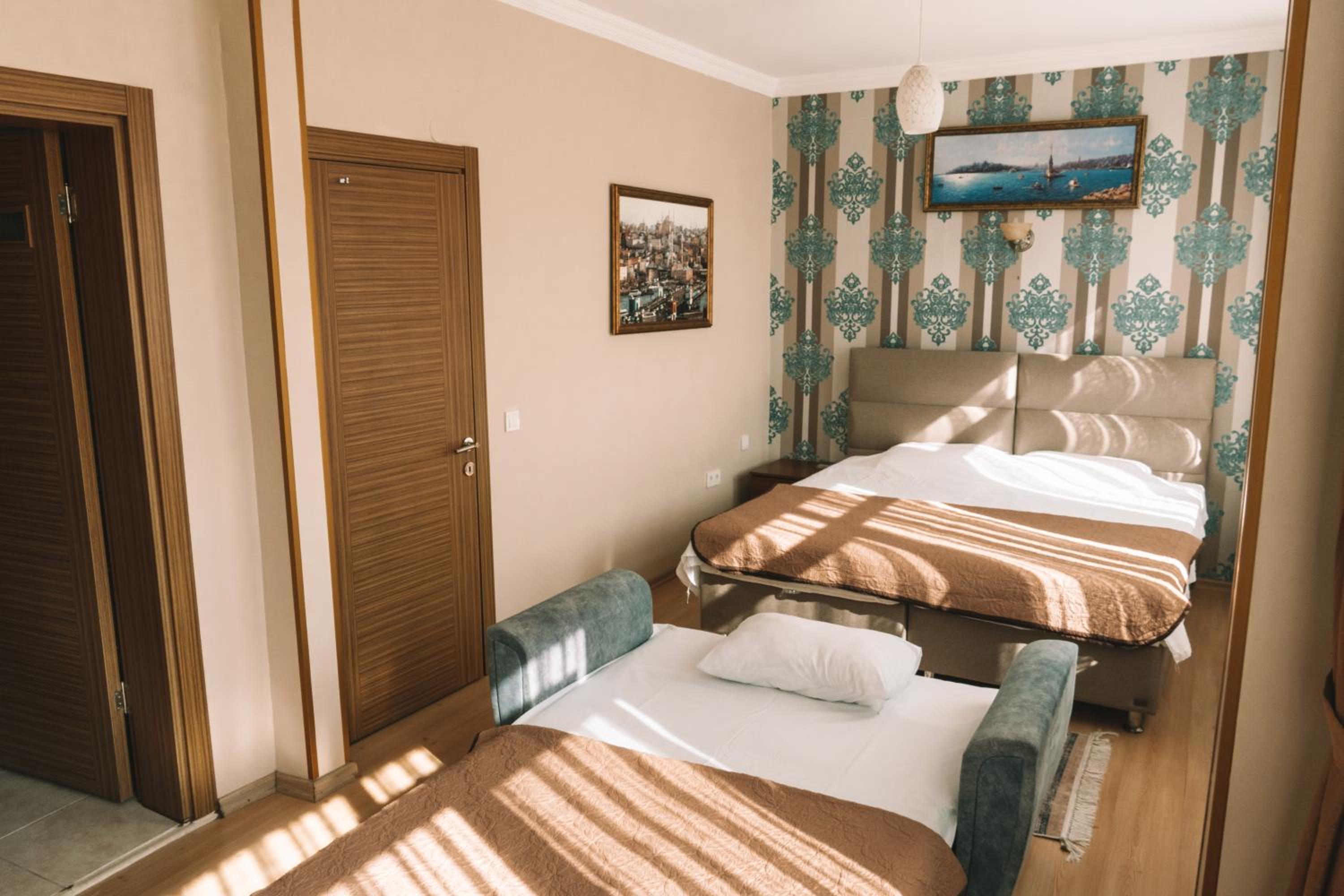 Green Life Apart Hotel